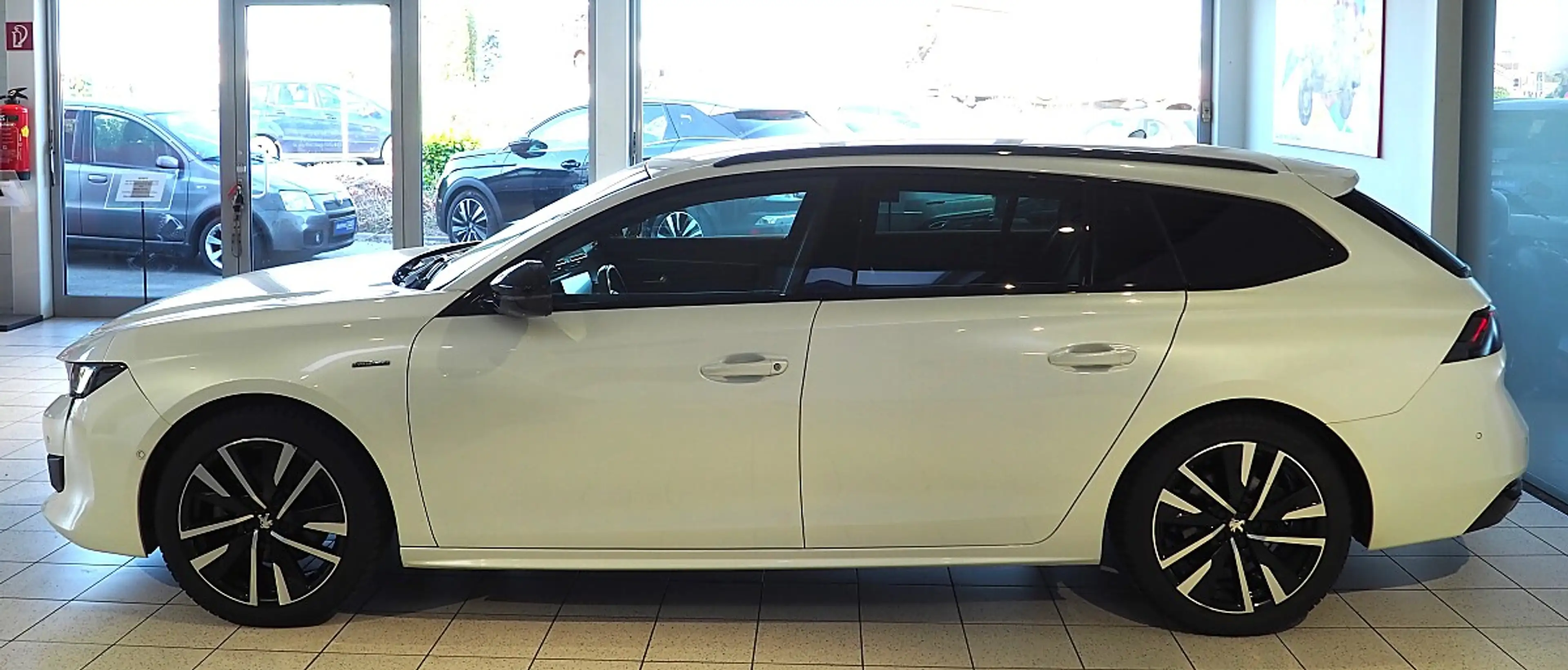 Peugeot 508 1,5 BlueHDi 130 EAT8 S&S GT Line Aut. -- Automa... — photo 4