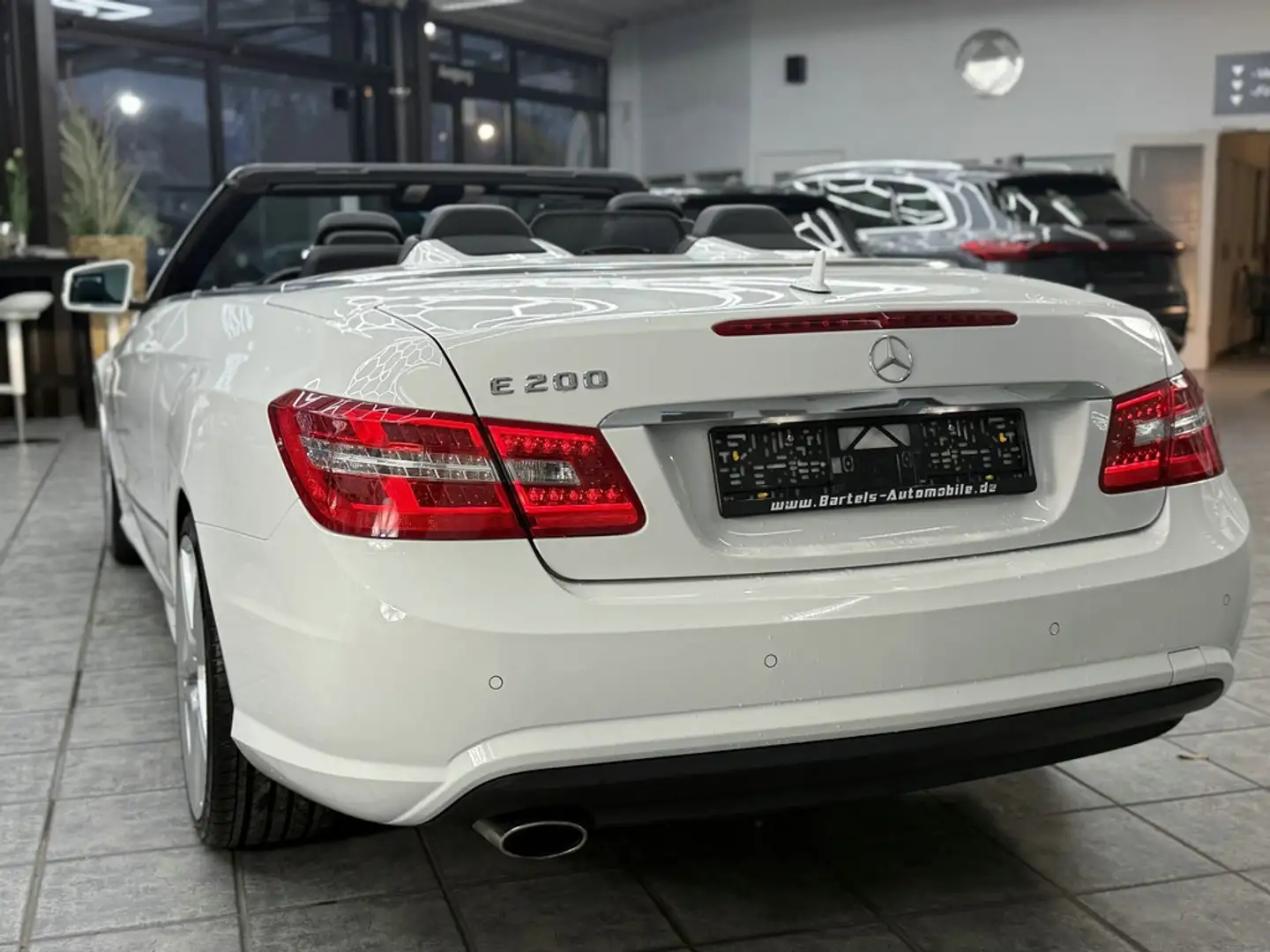 Mercedes-Benz E 200 CGI Cabrio AMG-Sportpaket, Airscarf, Leder Beyaz - 2