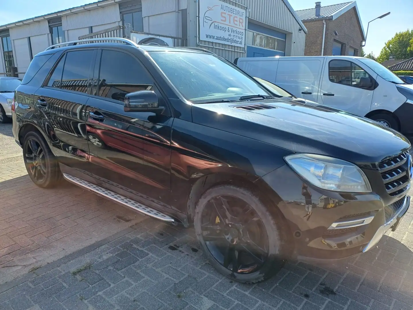 Mercedes-Benz ML 350 Edition 1 Fekete - 1