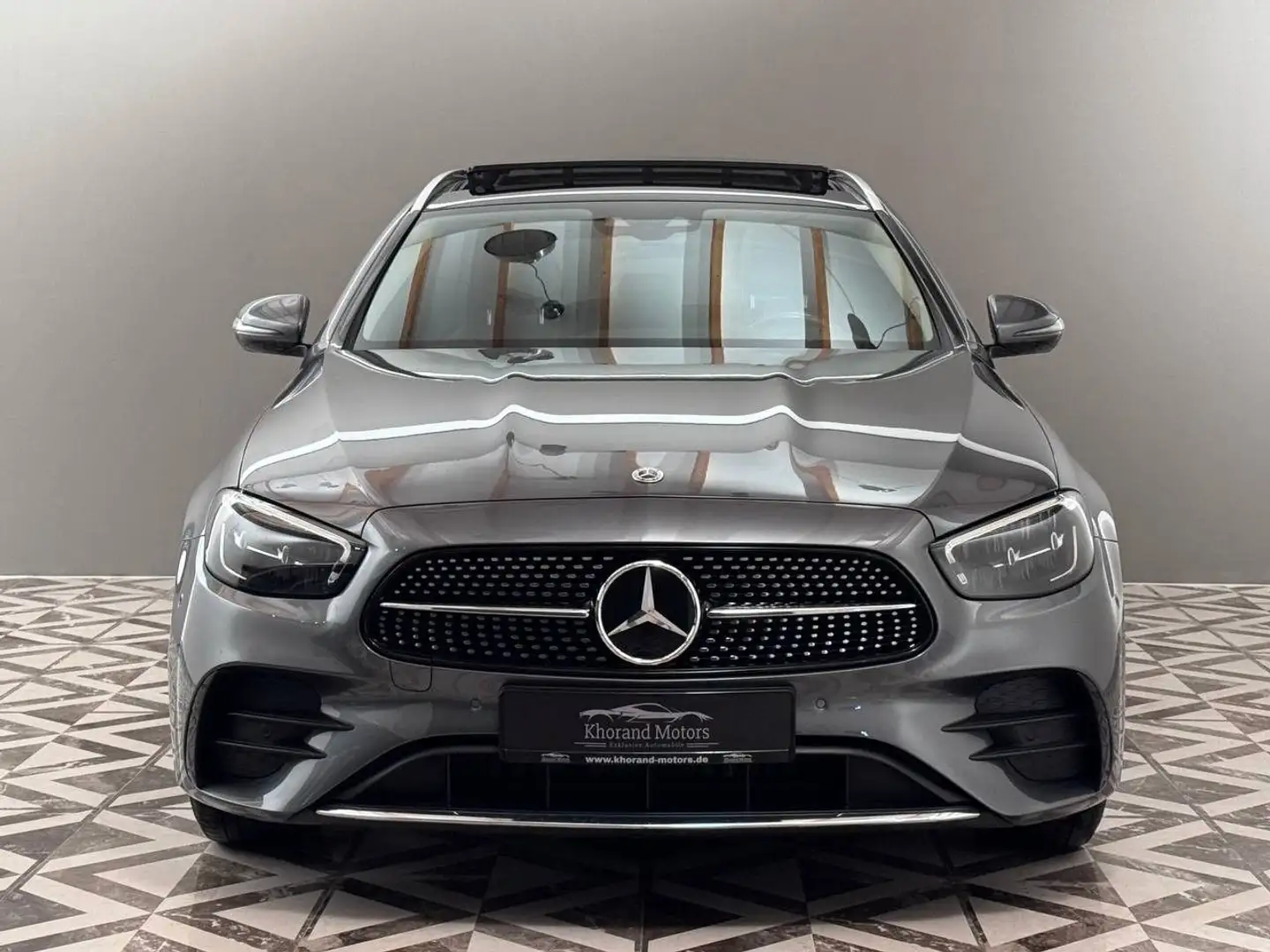 Mercedes-Benz E 400 T AMG Line 4Matic Sonderausstattung Pano. Gris - 2