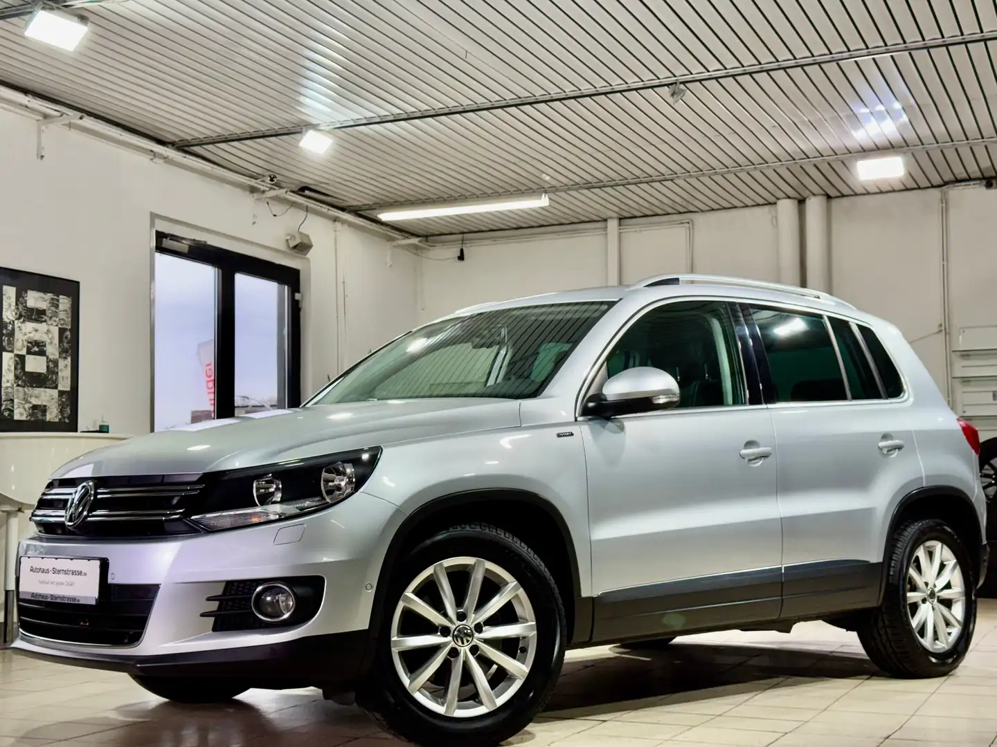 Volkswagen Tiguan Tiguan*Lounge*1,4 TSI*DSG*Sport & Style*AHK*RFK* Argent - 1