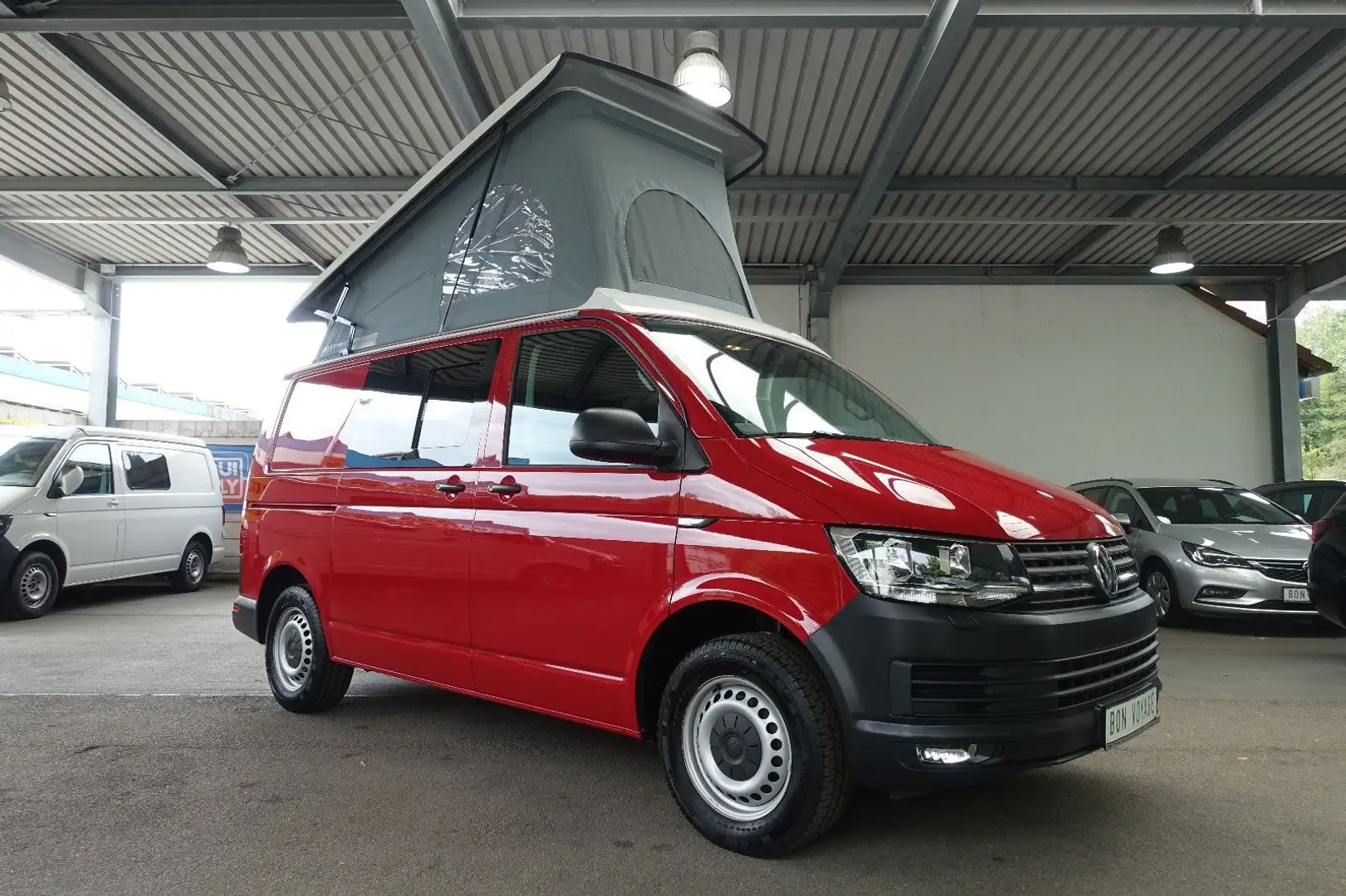 Volkswagen T6 ''OceanCamper by BonVoyage'' neuer Ausbau Rot - 2