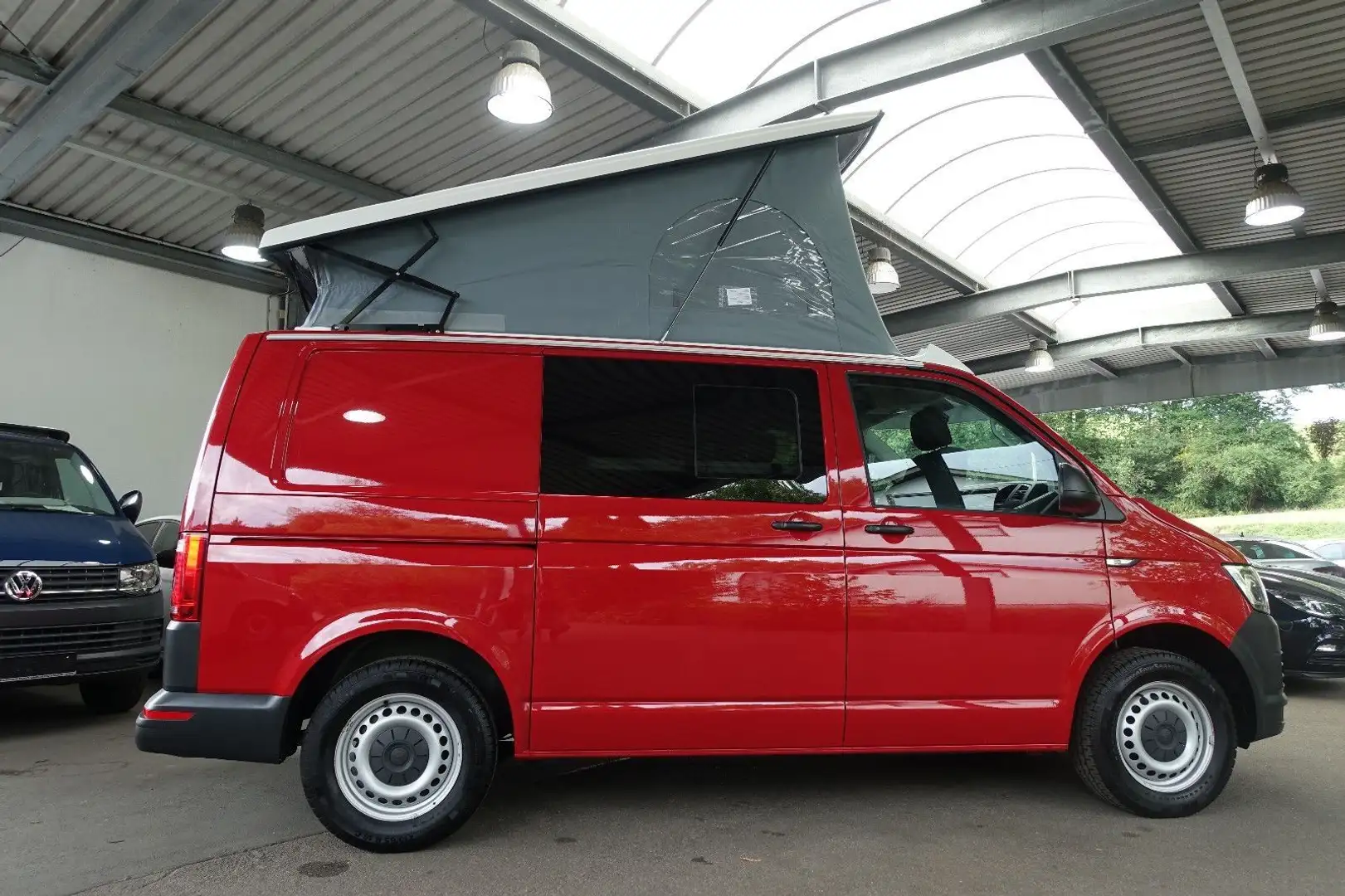 Volkswagen T6 ''OceanCamper by BonVoyage'' neuer Ausbau Rot - 1
