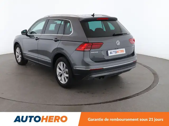 Volkswagen Tiguan view 4
