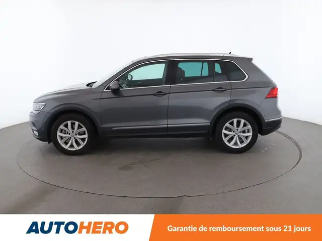 Volkswagen Tiguan view 3