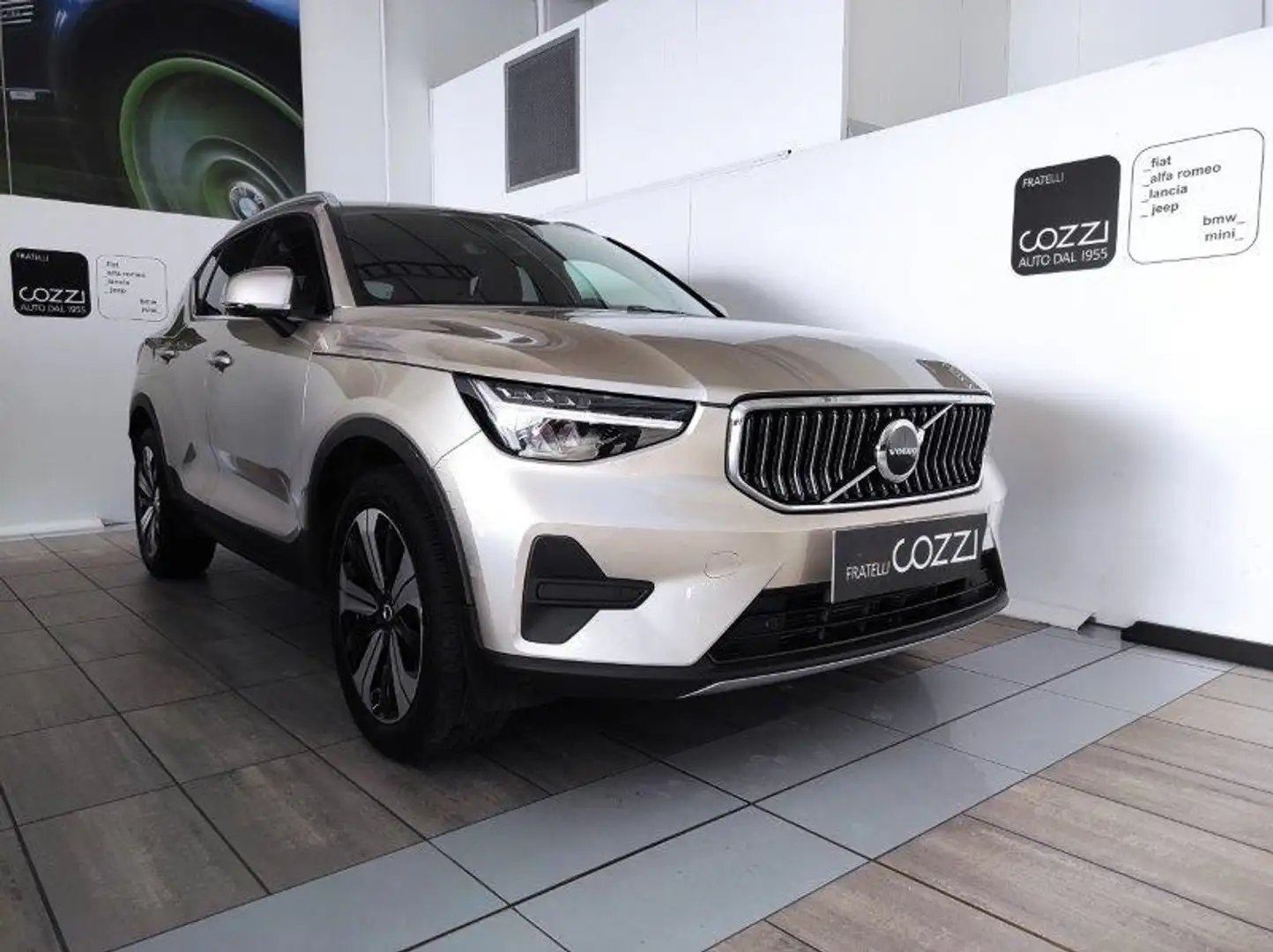 Volvo XC40 (2017-->) - XC40 T4 Recharge Plug-in Hybrid automa Bej - 1