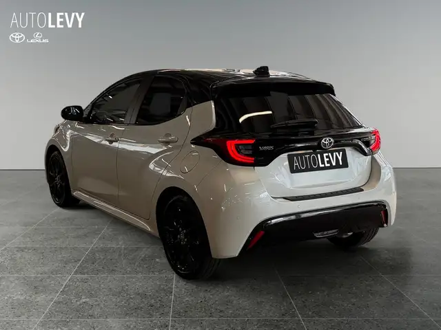 Toyota Yaris view 4