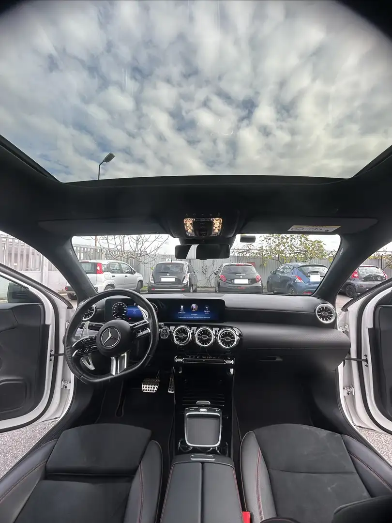 Mercedes-Benz 180 AMG Line Premium Mild Hybrid Wit - 2