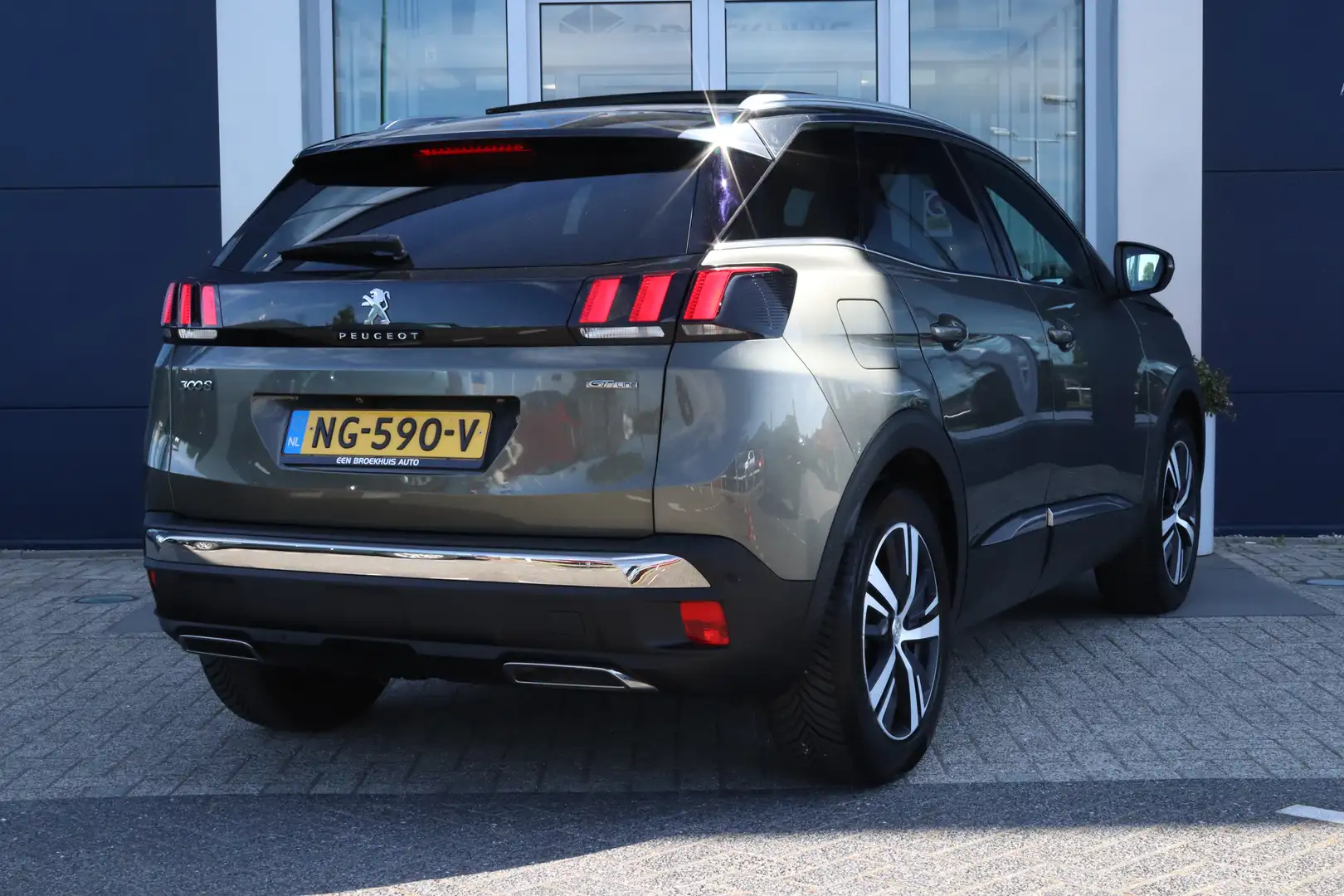 Peugeot 3008 1.6 e-THP GT Line | Cruise Control | Pano | Focal Grijs - 2