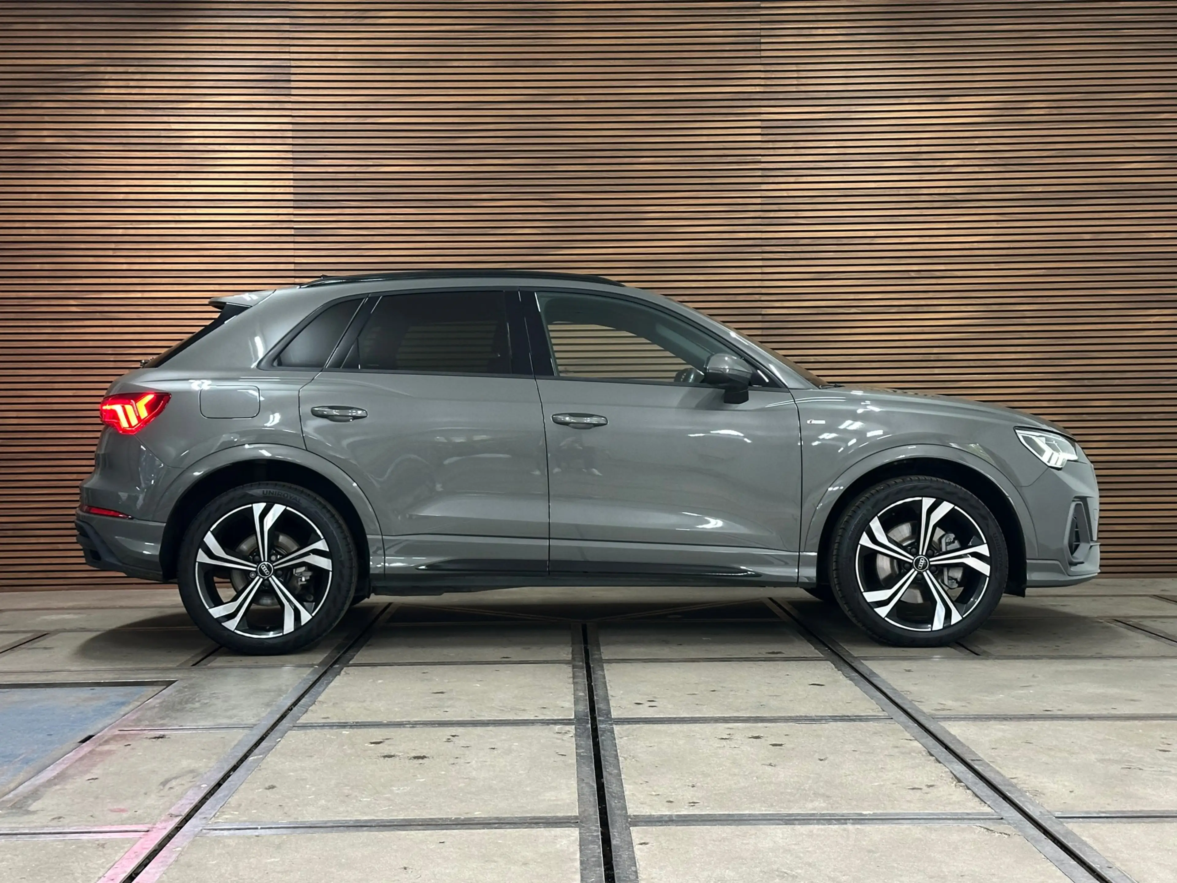 Audi Q3 45 TFSI e S-Line edition | Chronos Grey | ACC | LE — photo 5