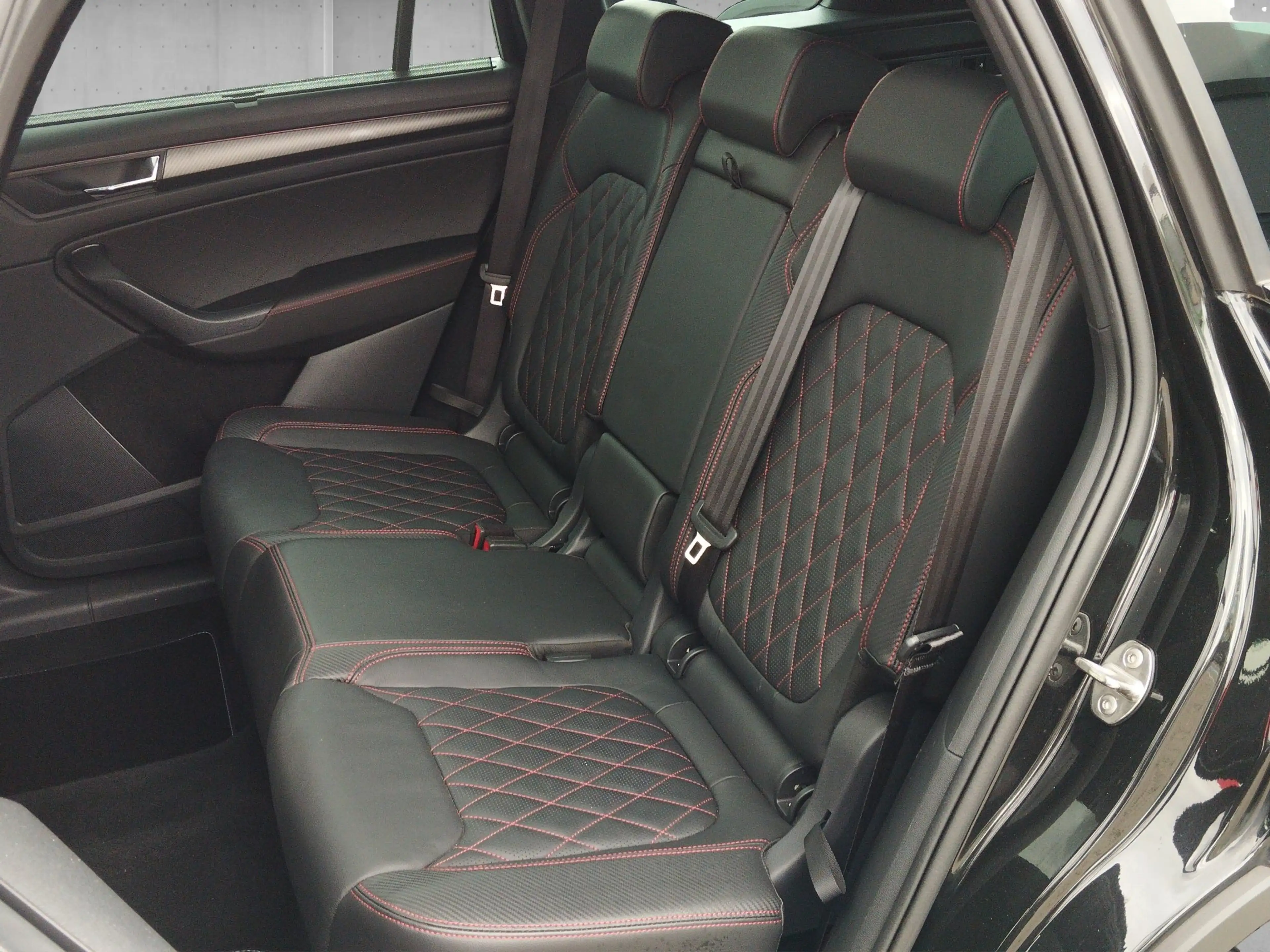 Skoda Kodiaq 2.0 TSI 4x4 RS 4xSHZ*ACC*AHK*AUT*Bel.Sitz — photo 9