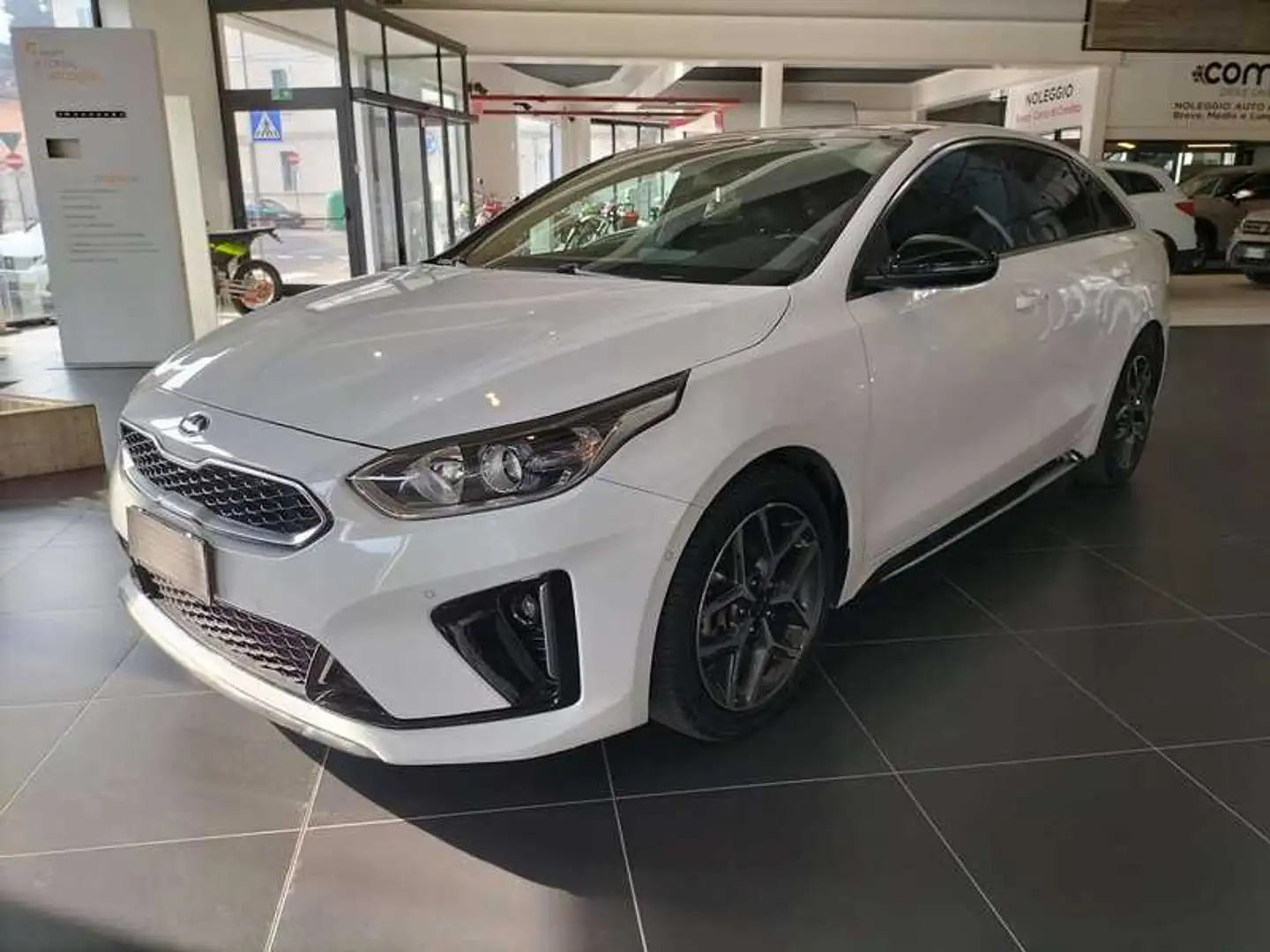 Kia 1.5 T-GDI MHEV DCT GT Line Plus Bianco - 2