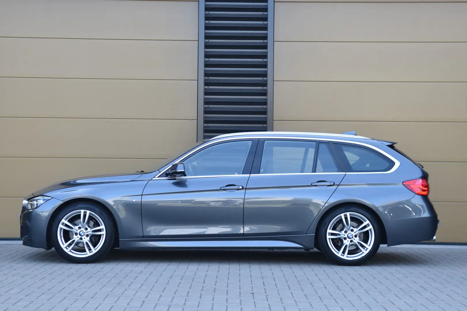 BMW 320 3-serie Touring 320i High Executive * M Sportpakke Gris - 2