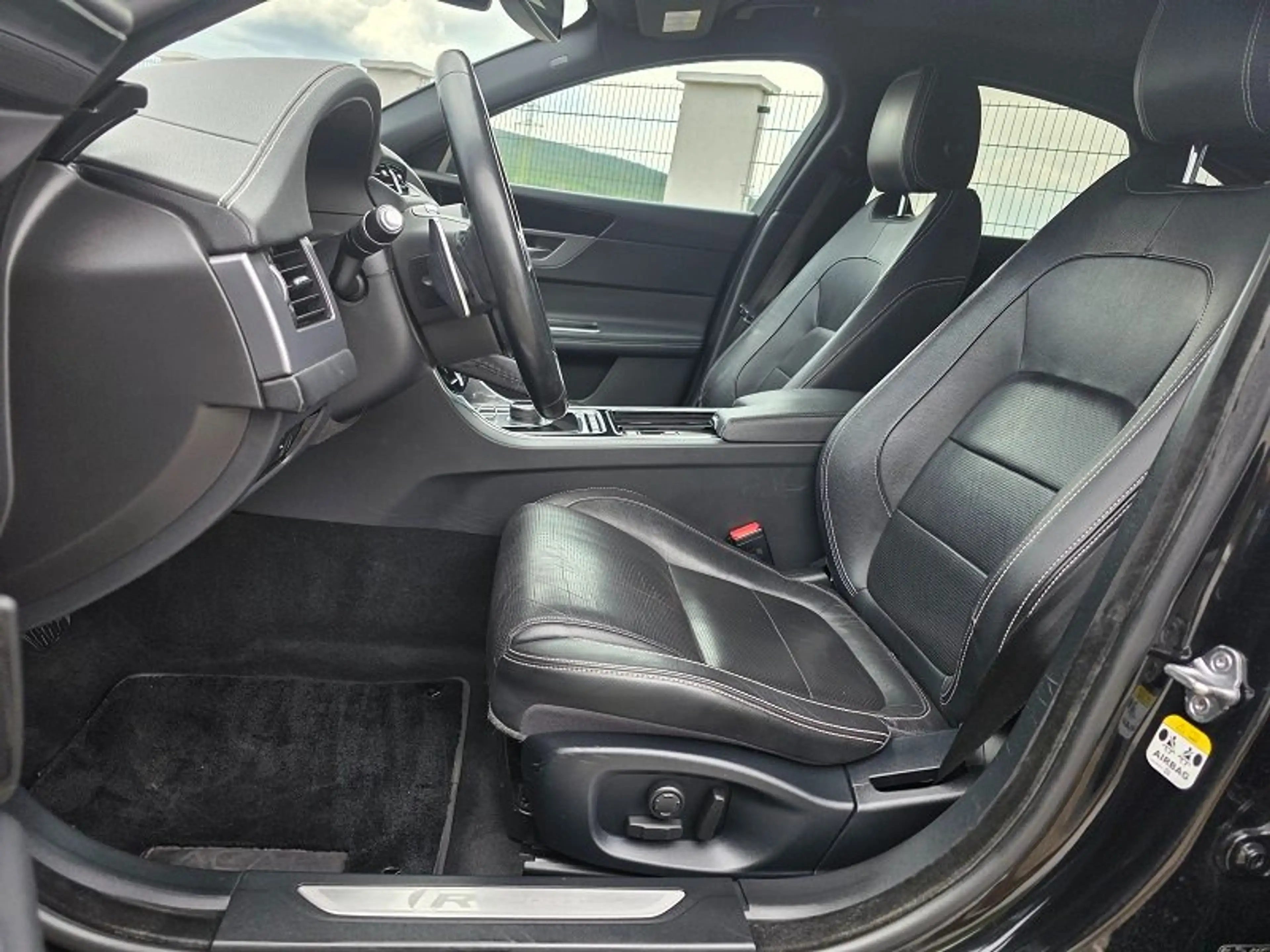 Jaguar XF XF 20d AWD R-Sport Aut. — photo 8
