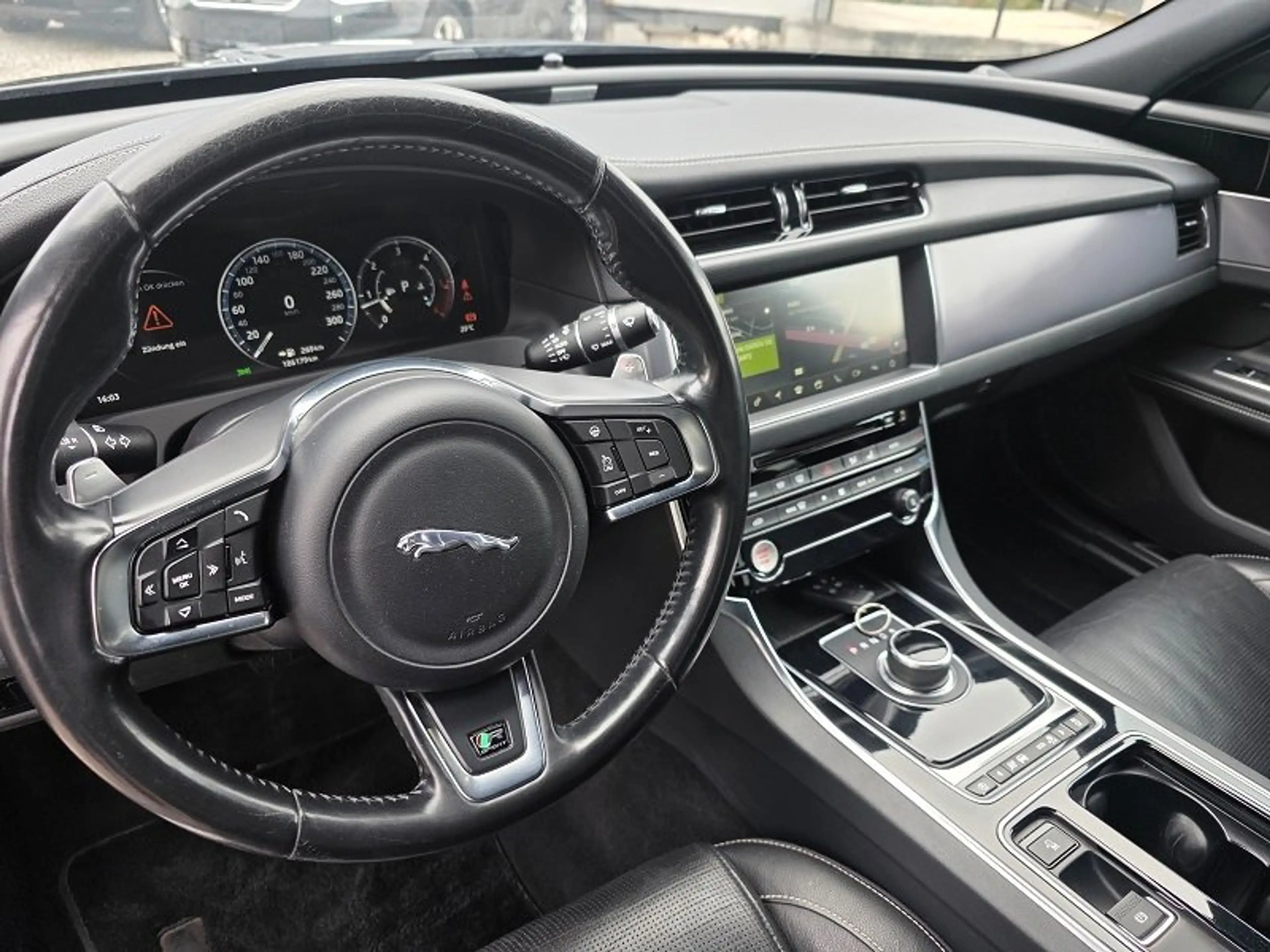 Jaguar XF XF 20d AWD R-Sport Aut. — photo 9