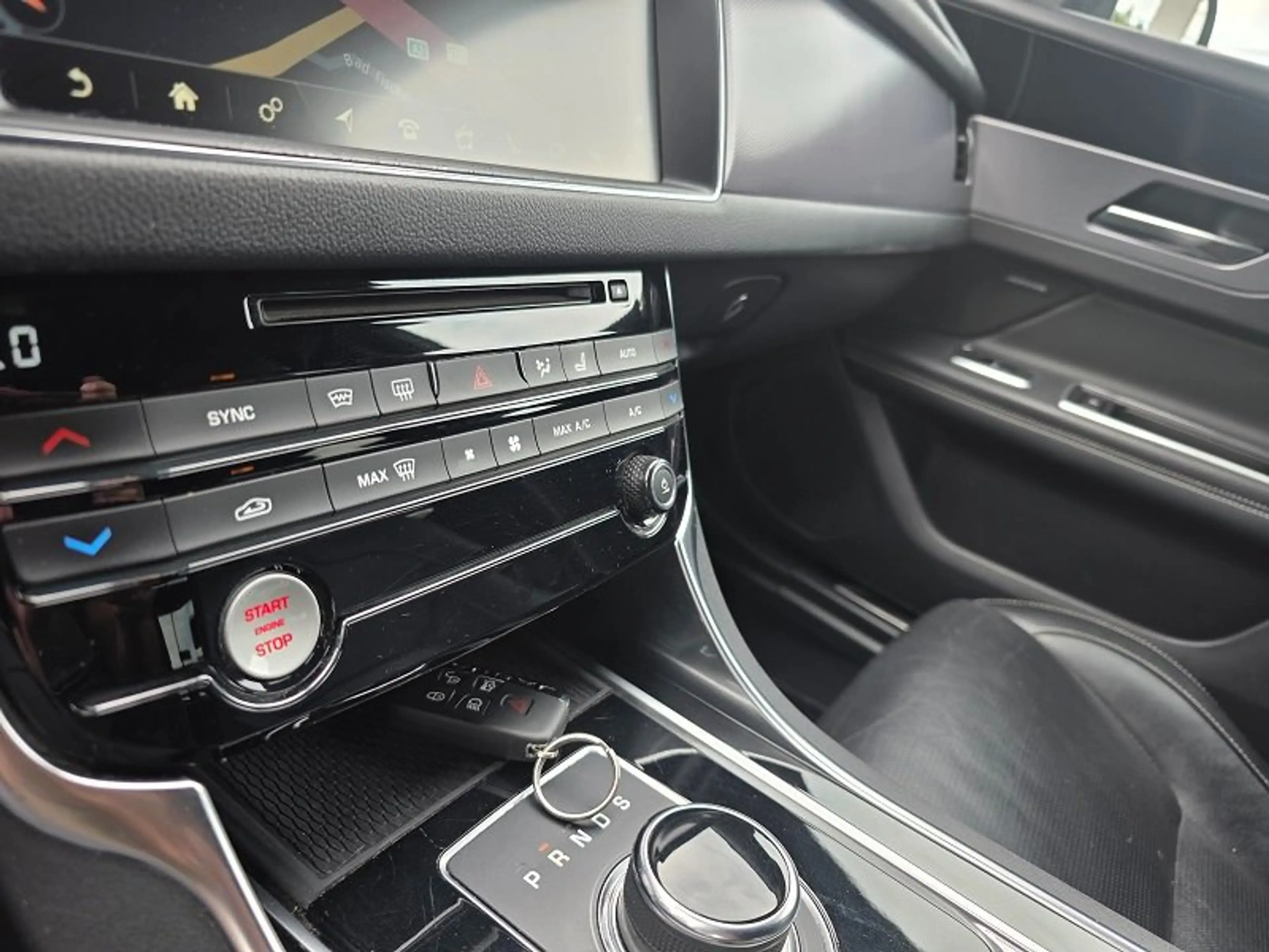 Jaguar XF XF 20d AWD R-Sport Aut. — photo 15