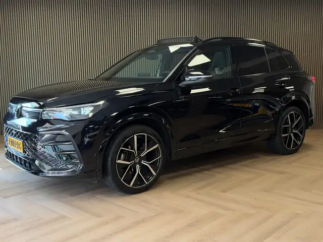 Volkswagen Tiguan view 2
