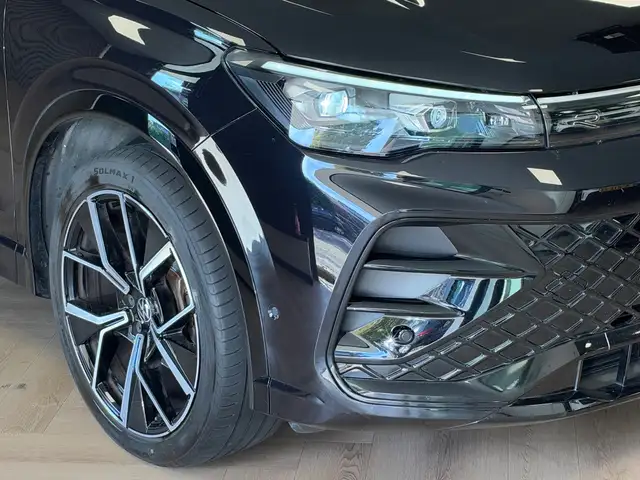 Volkswagen Tiguan view 5