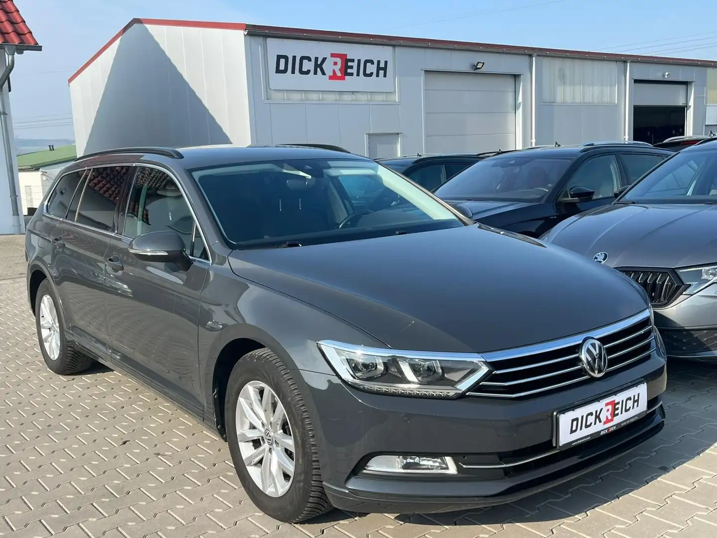 Volkswagen Passat 2.0 TDI Comfortl. DSG AHK*LED*ACC*APP*PDC Grau - 1