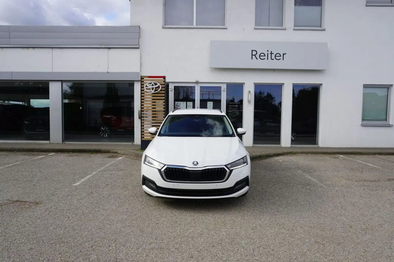 Skoda Octavia Combi 2,0 TDI DSG *LED*SHZ*AHK*KEYLESS* Weiß - 1