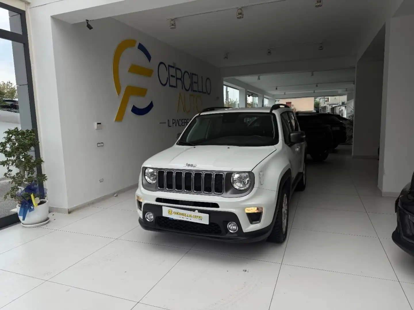 Jeep Renegade 1.3 T4 DDCT Limited navi tua da e169,00 mensili Bianco - 1