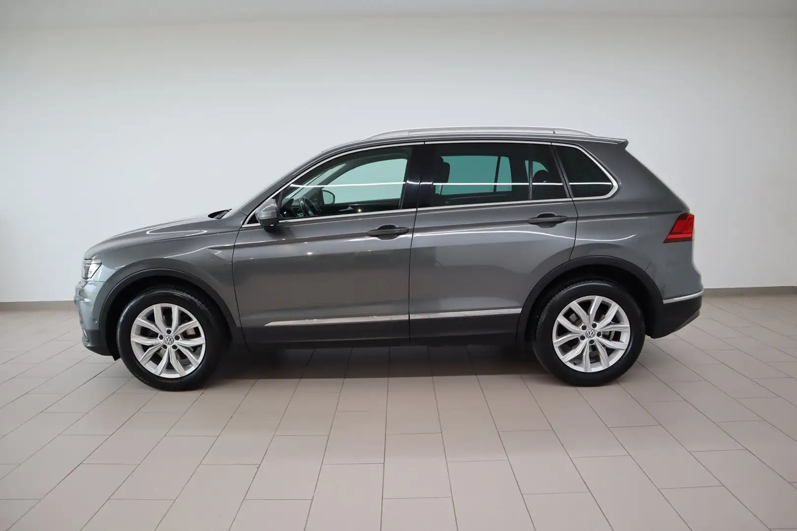 Volkswagen Tiguan Highline TDI SCR 4MOTION DSG Grau - 2