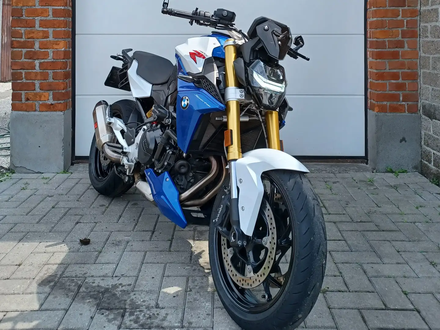 BMW F 900 R Bleu - 1
