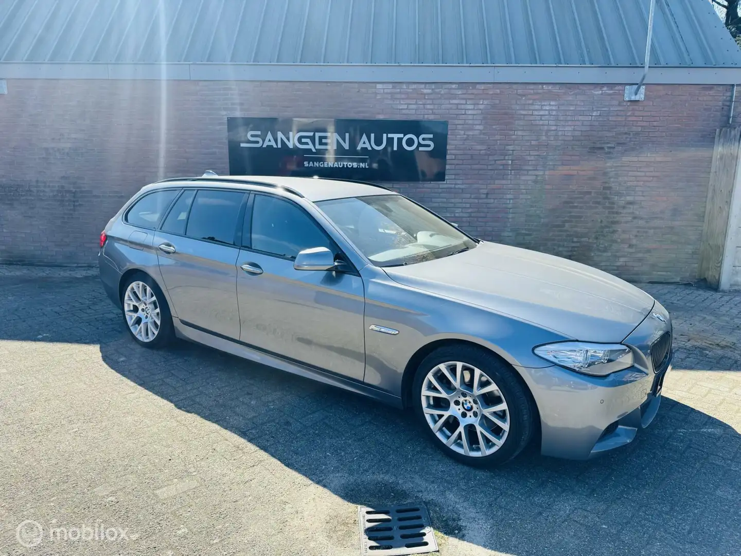 BMW 535 5-serie Touring 535xd Aut Mpakket Luchtvering 19 i Grijs - 2
