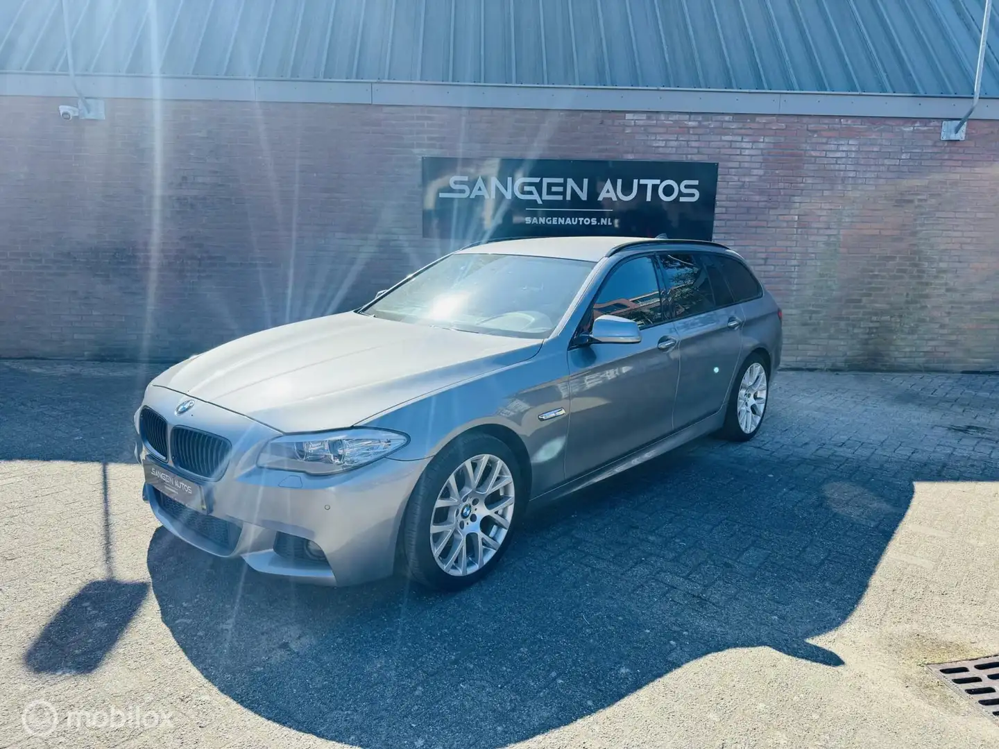 BMW 535 5-serie Touring 535xd Aut Mpakket Luchtvering 19 i Grijs - 1