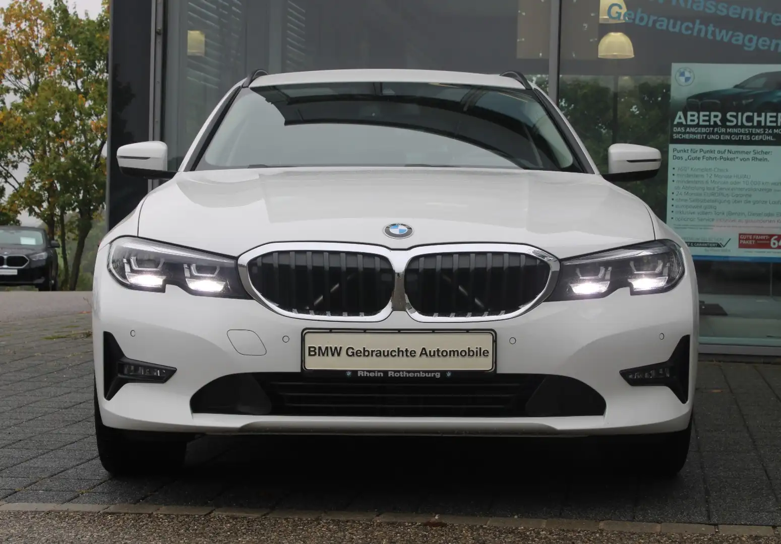 BMW 318 i Tour Advantage Navi LED AHK LIVE Sportsitze Weiß - 2