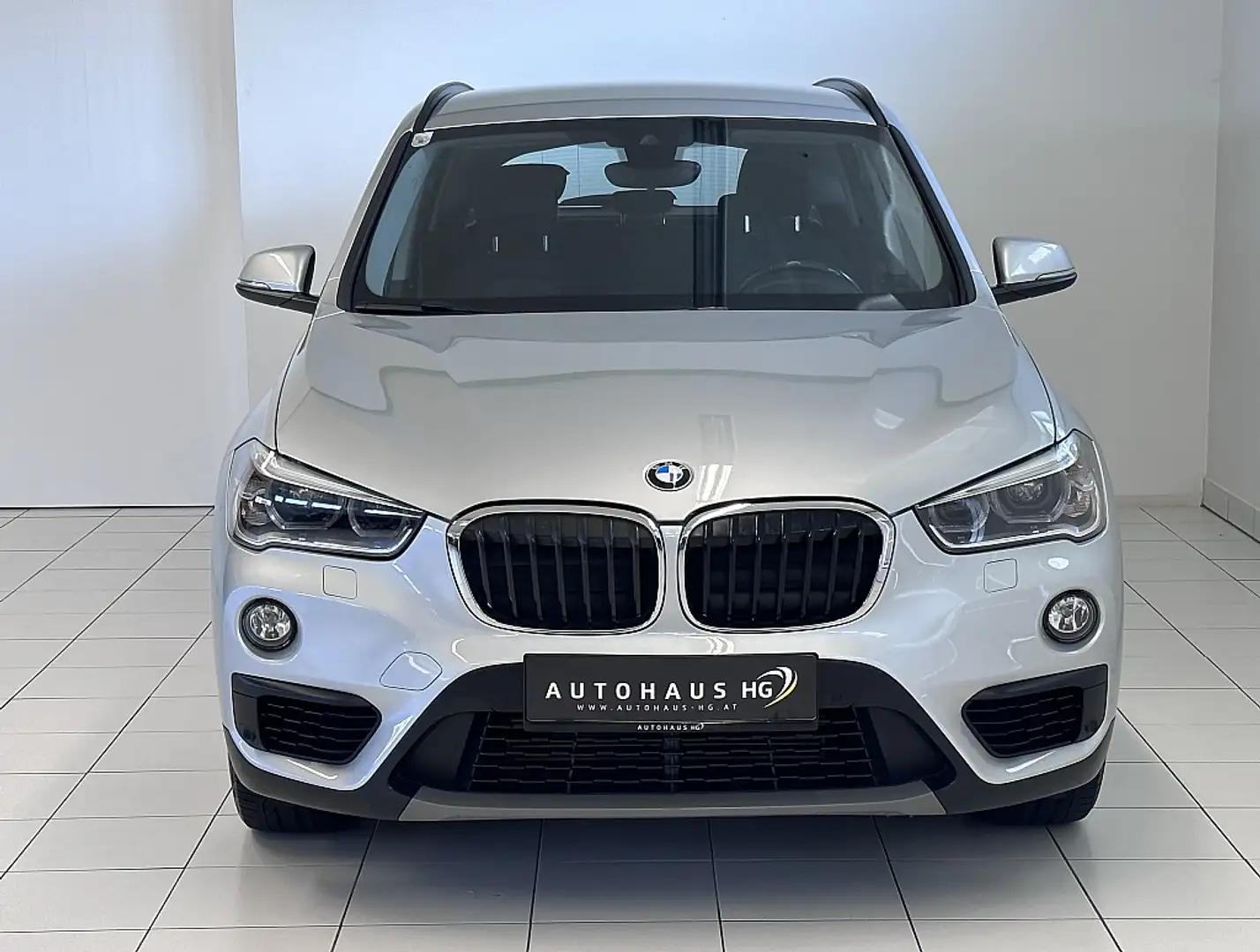 BMW X1 xDrive18d Advantage*AHK*LED*NAVI*AMBIENTE* Grau - 2