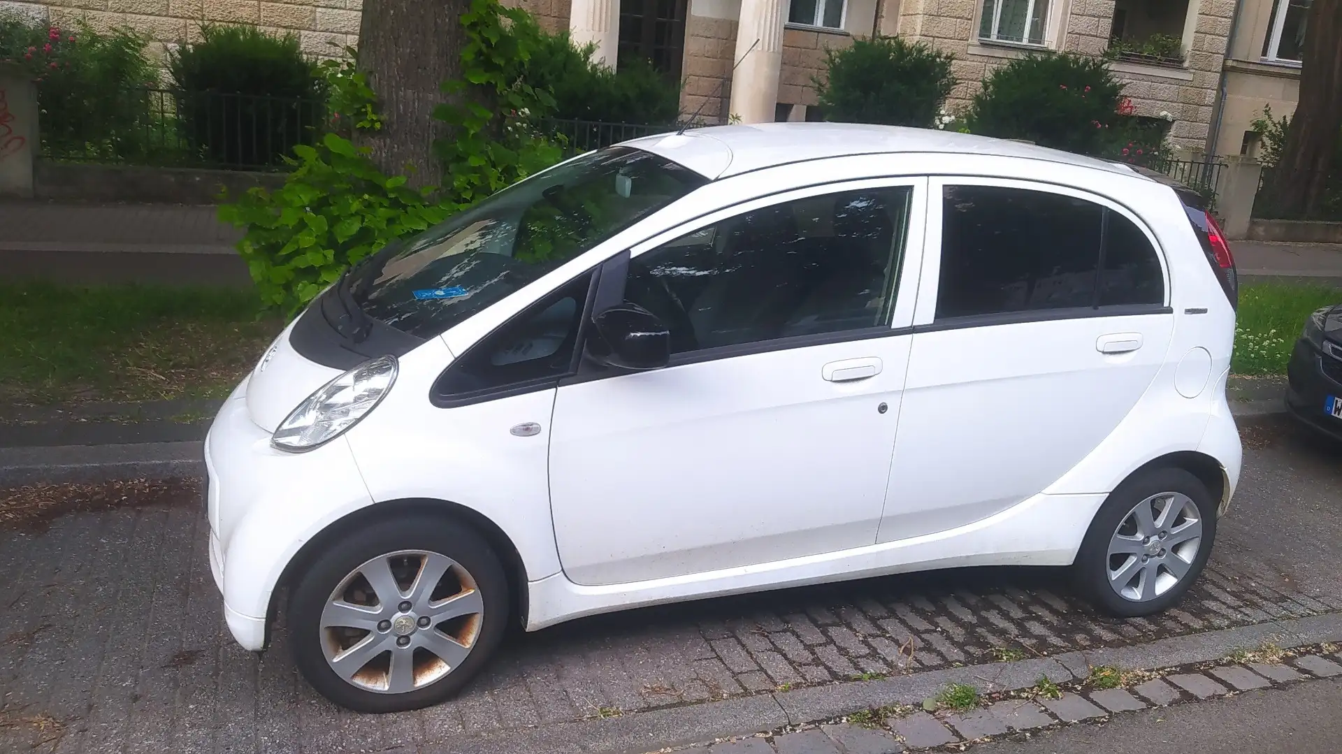 Peugeot iOn - 1