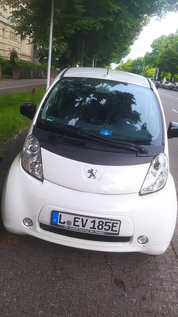Peugeot iOn - 2
