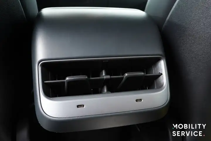 Tesla Model 3 2022, foto 27