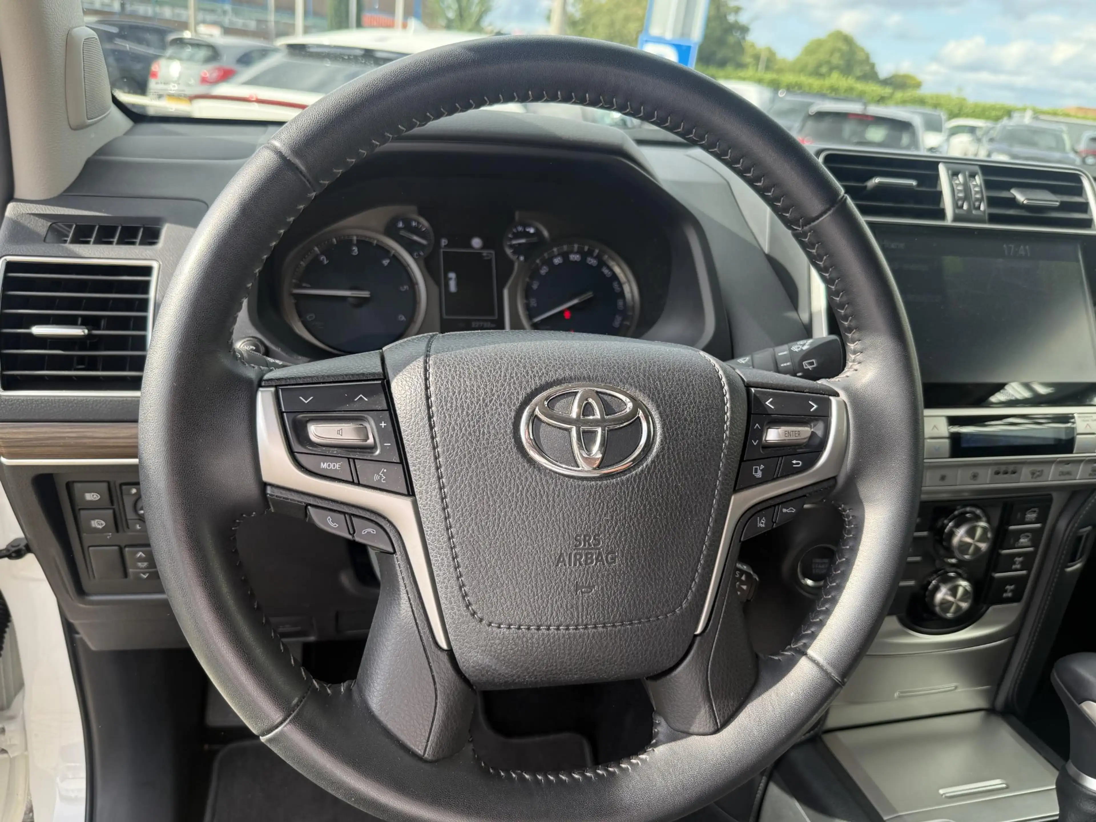 Toyota Land Cruiser 2.8 D-4D-F Professional Window Van Grijs kenteken — photo 12