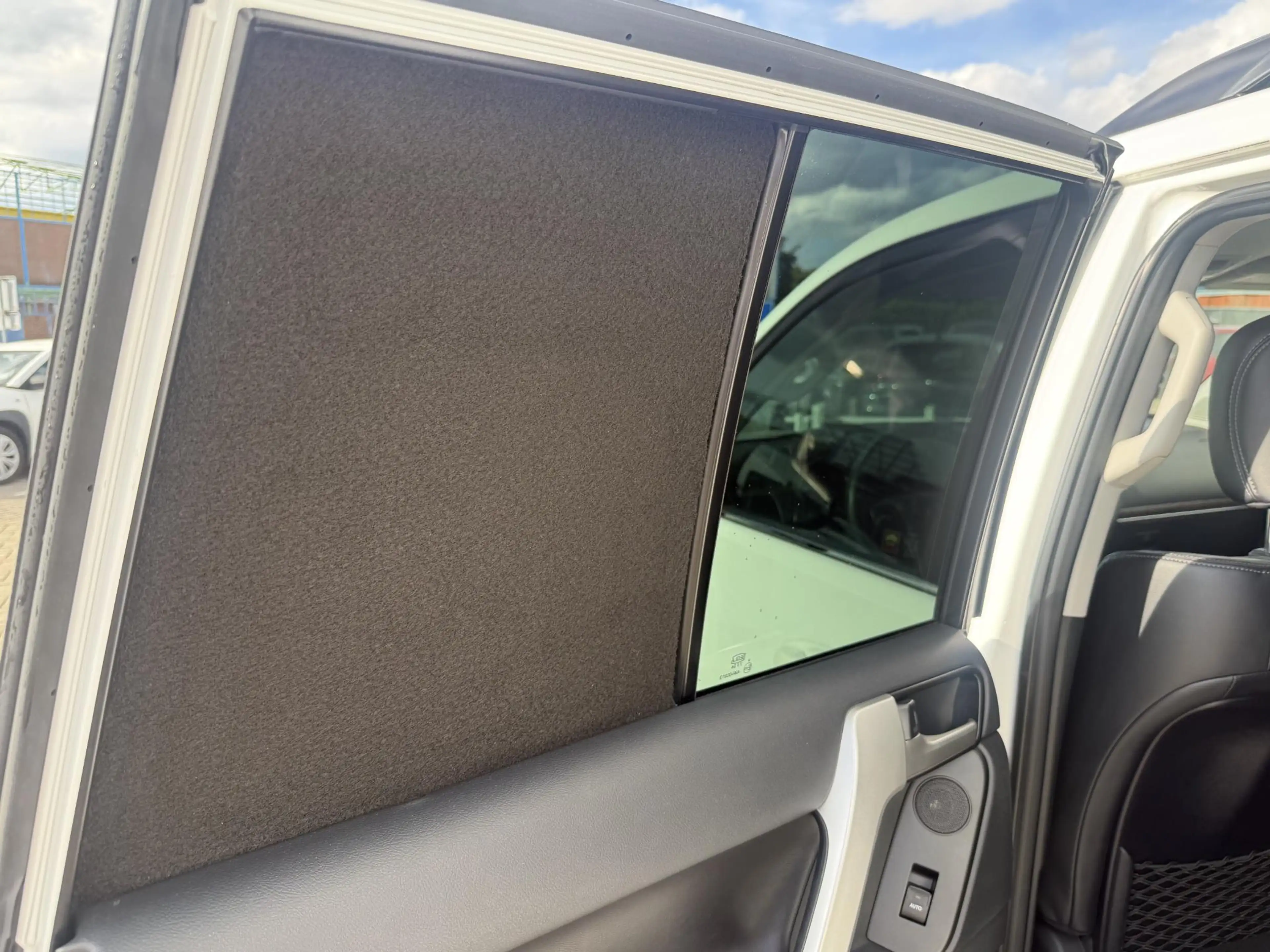 Toyota Land Cruiser 2.8 D-4D-F Professional Window Van Grijs kenteken — photo 6