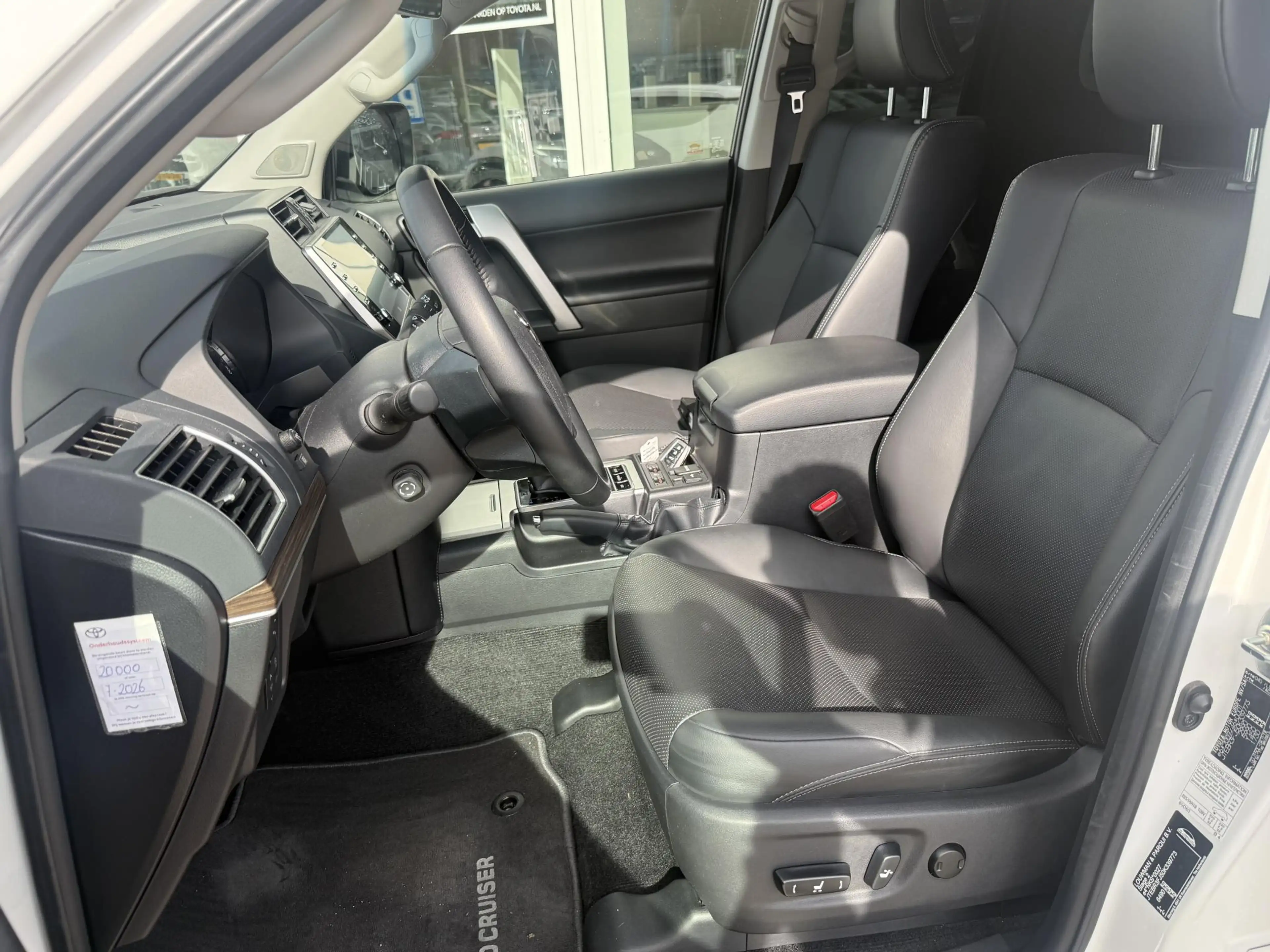 Toyota Land Cruiser 2.8 D-4D-F Professional Window Van Grijs kenteken — photo 7