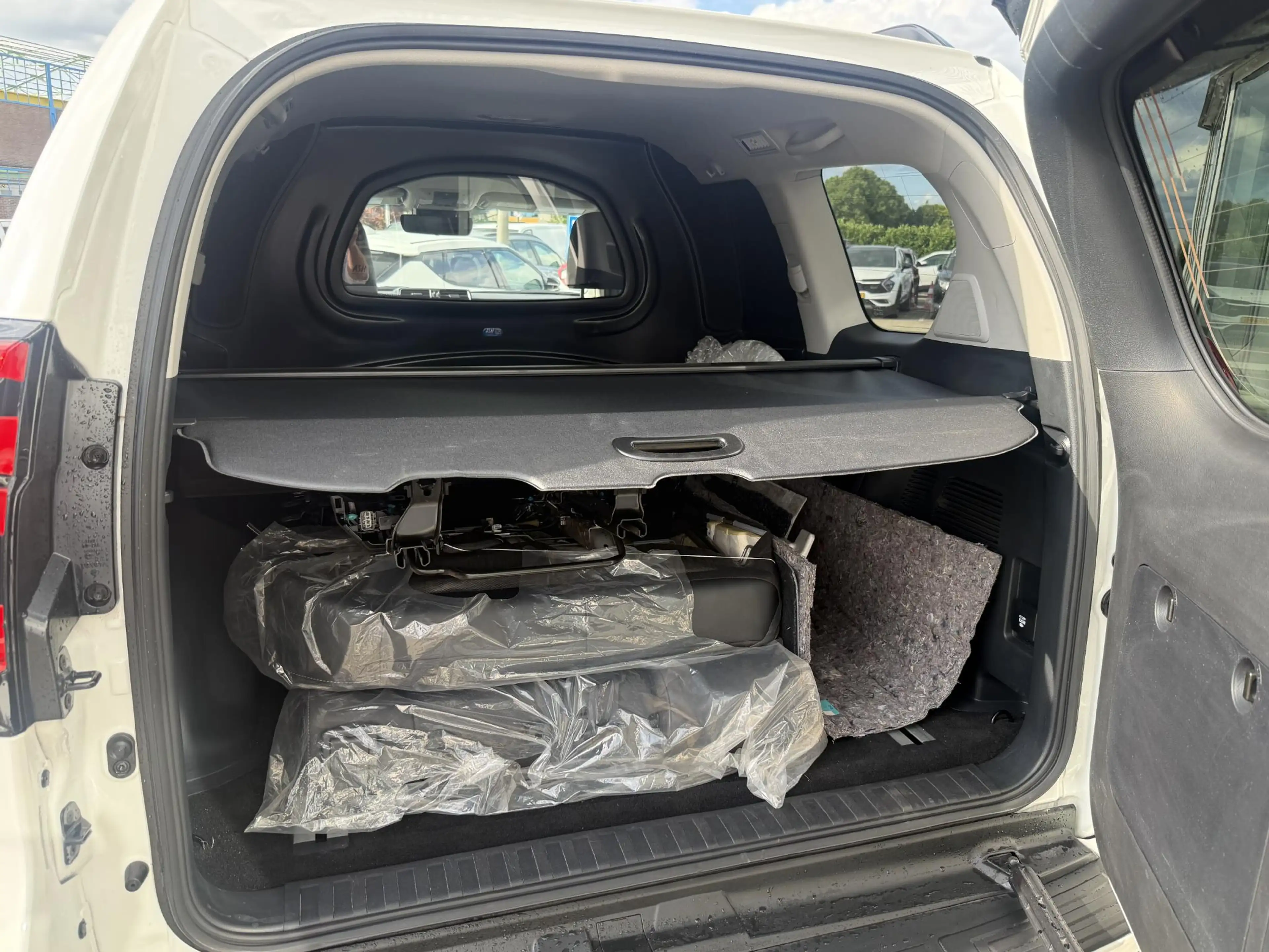 Toyota Land Cruiser 2.8 D-4D-F Professional Window Van Grijs kenteken — photo 3