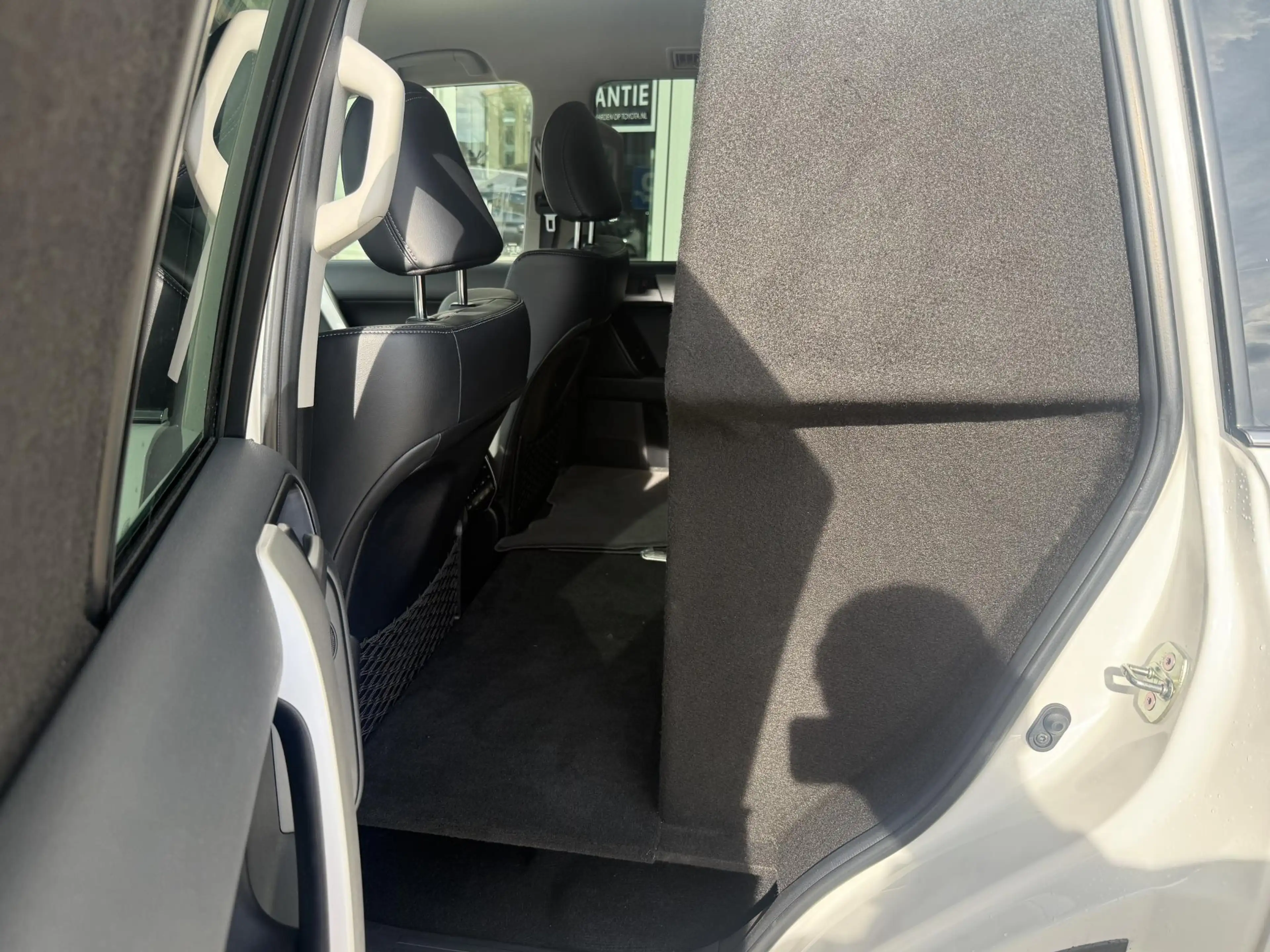 Toyota Land Cruiser 2.8 D-4D-F Professional Window Van Grijs kenteken — photo 5