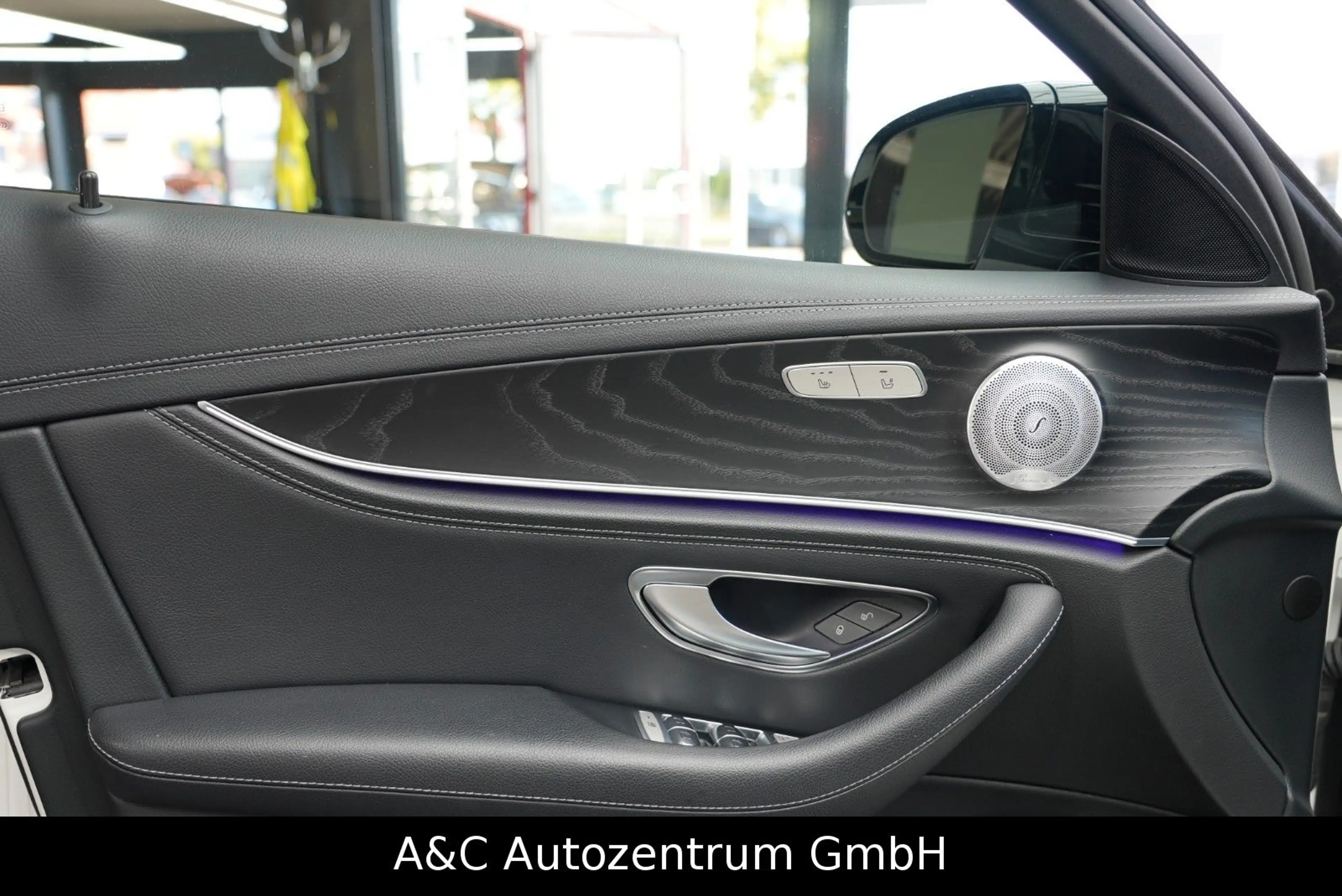 Mercedes-Benz E 400 E400d 4Matic AMG Line — photo 11
