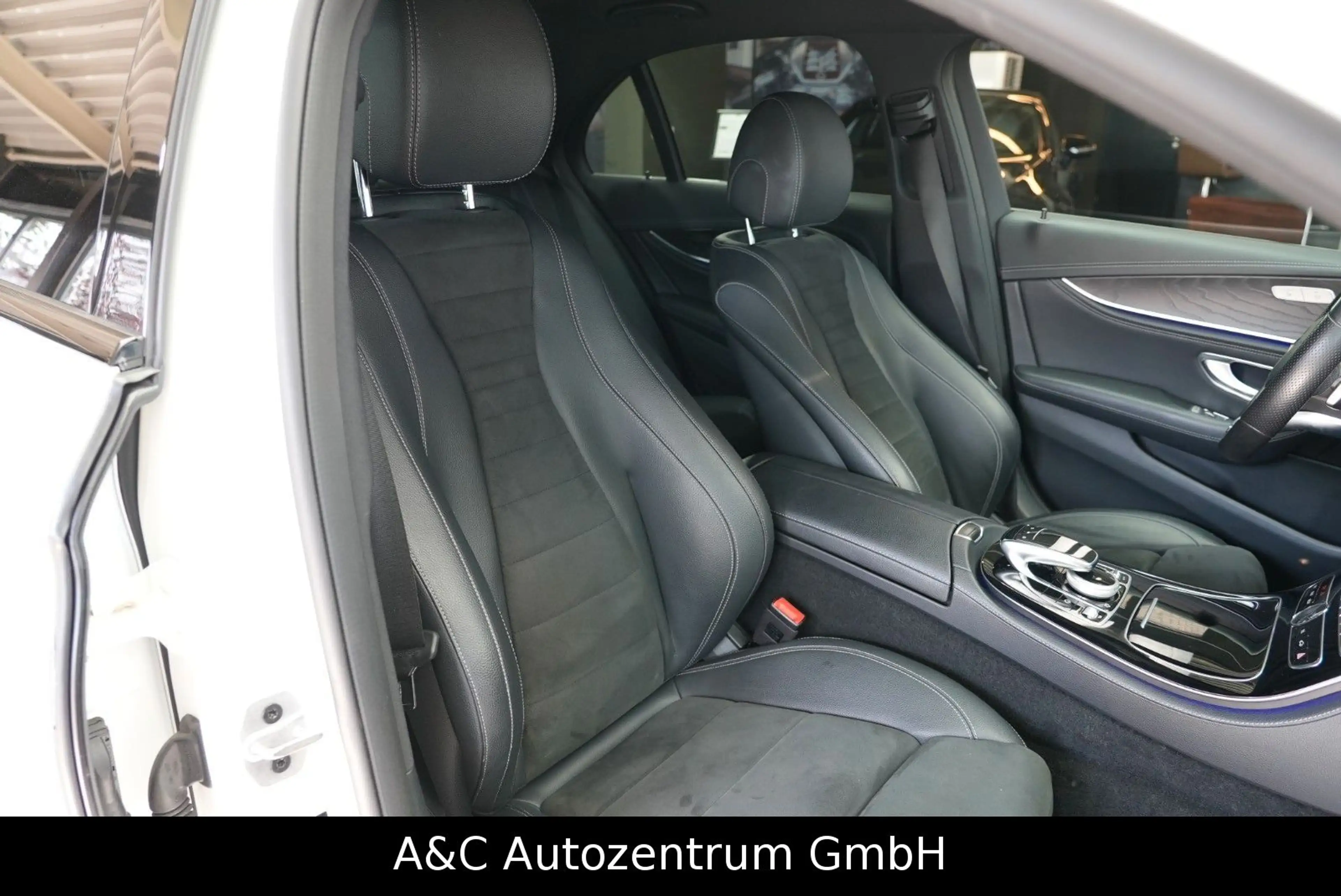 Mercedes-Benz E 400 E400d 4Matic AMG Line — photo 15