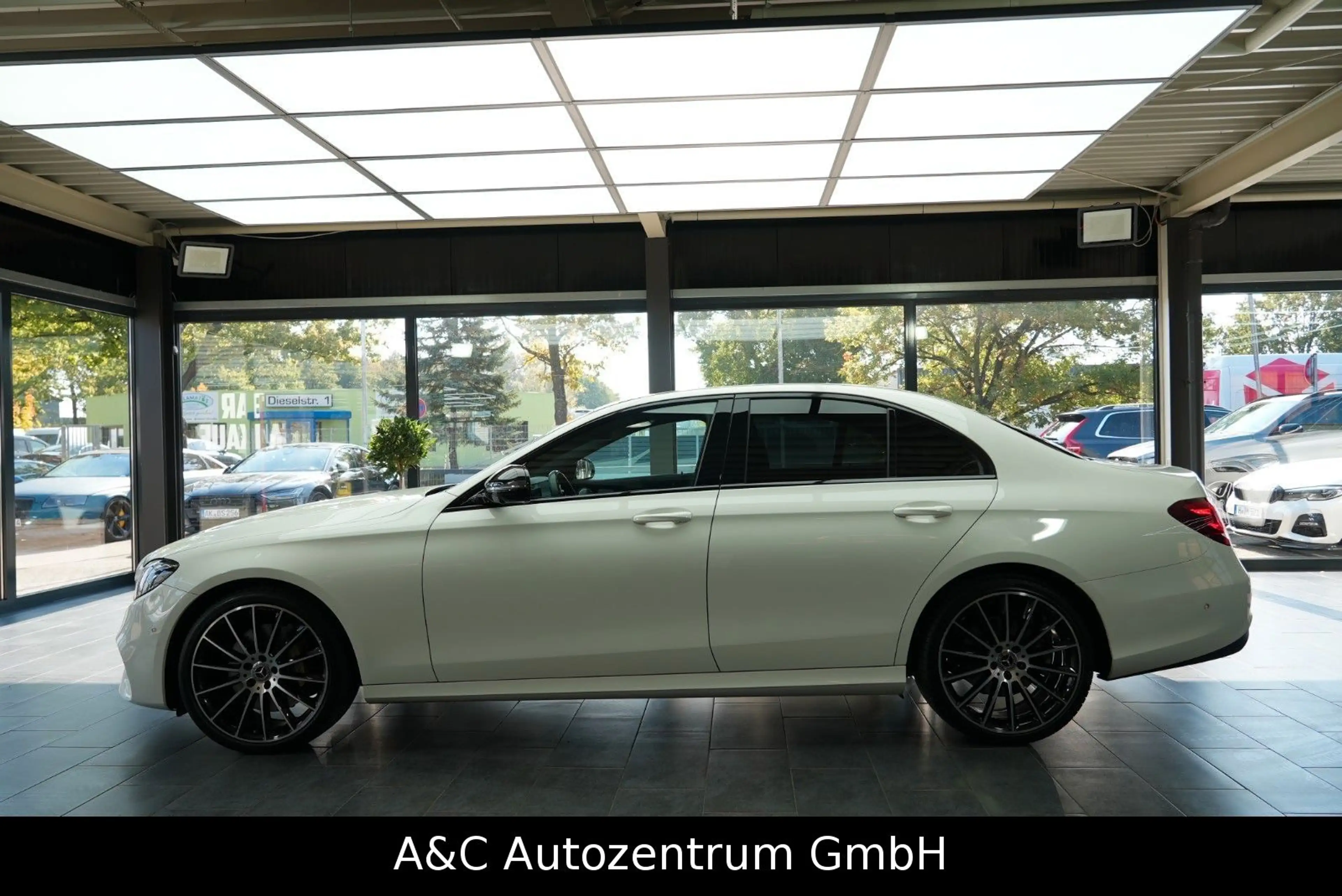 Mercedes-Benz E 400 E400d 4Matic AMG Line — photo 3