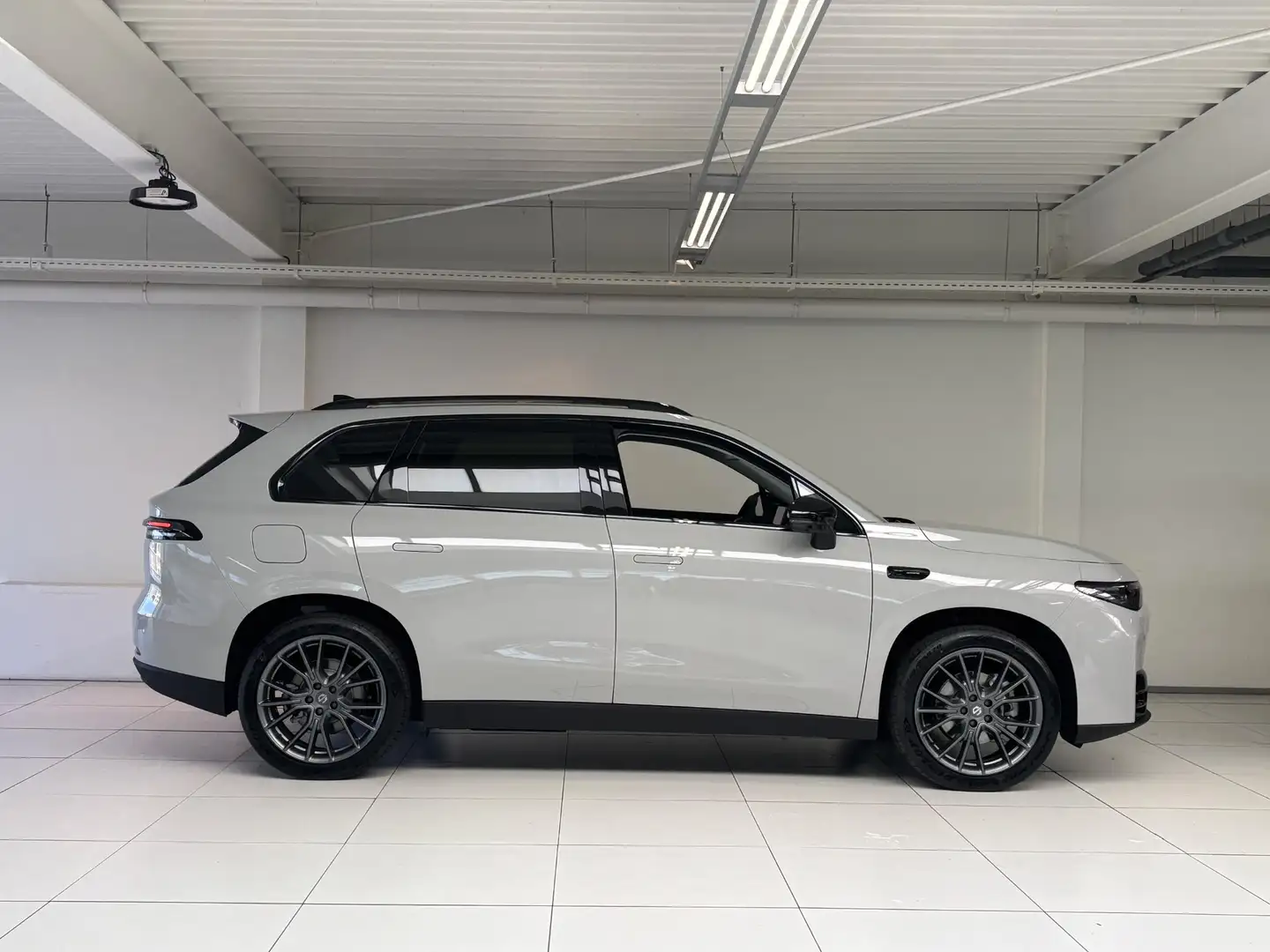 Leapmotor C10 REEV Design 28.4 kWh Grijs - 2