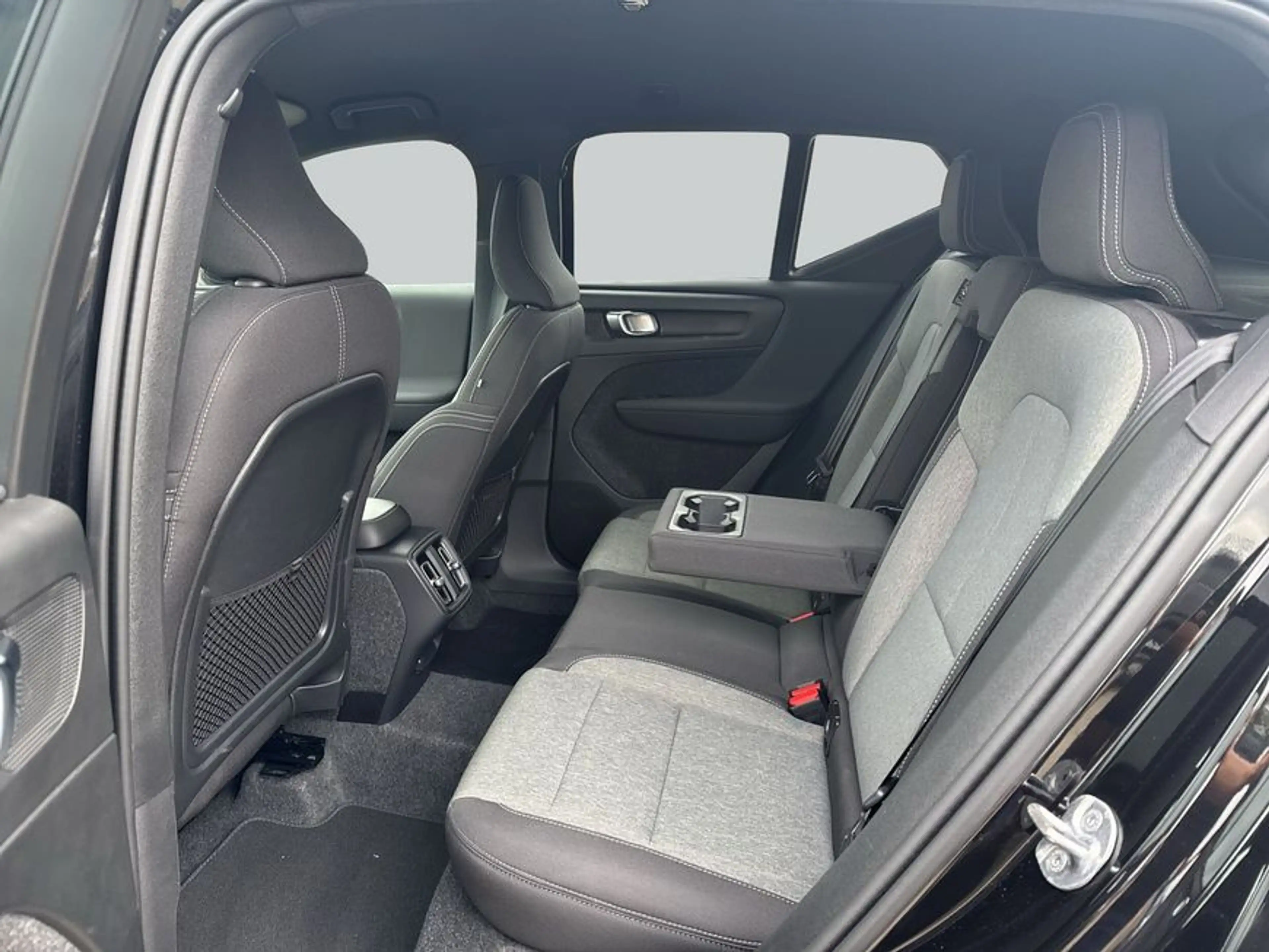 Volvo XC40 XC40 B3 B DKG Plus Black Edition — photo 11