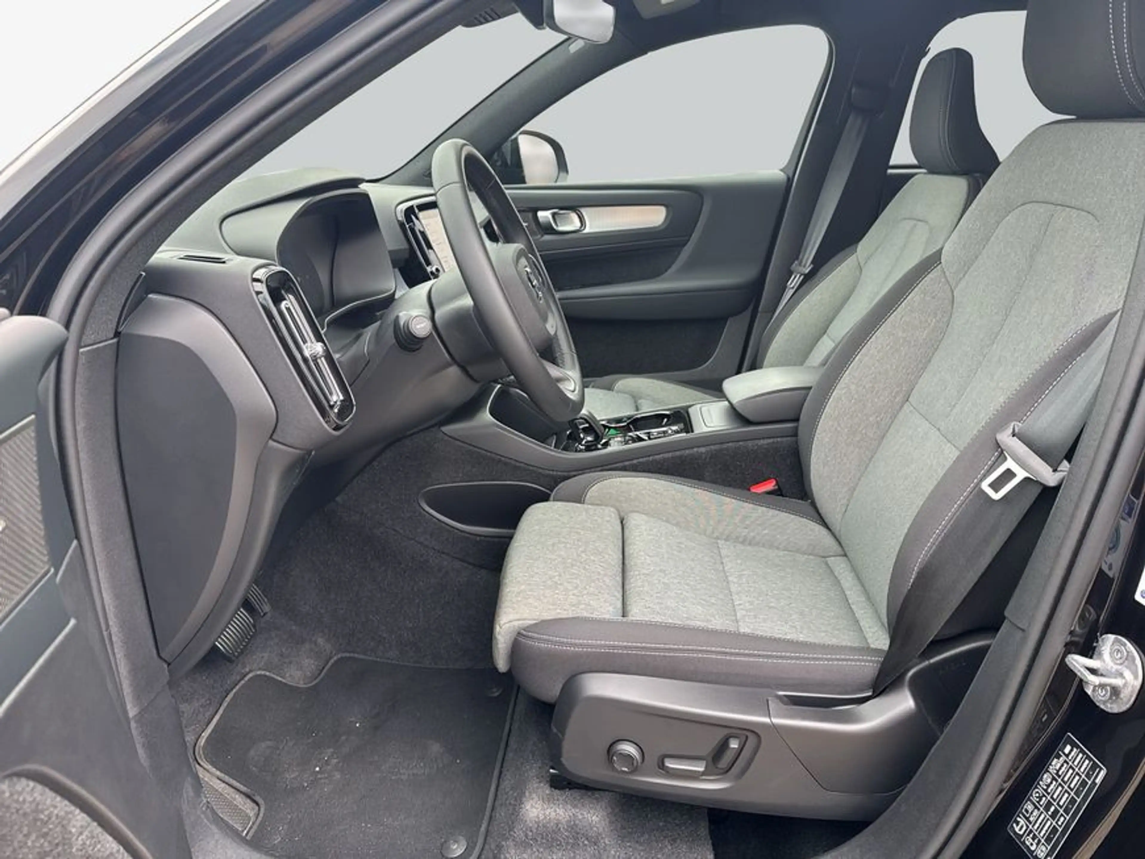 Volvo XC40 XC40 B3 B DKG Plus Black Edition — photo 9