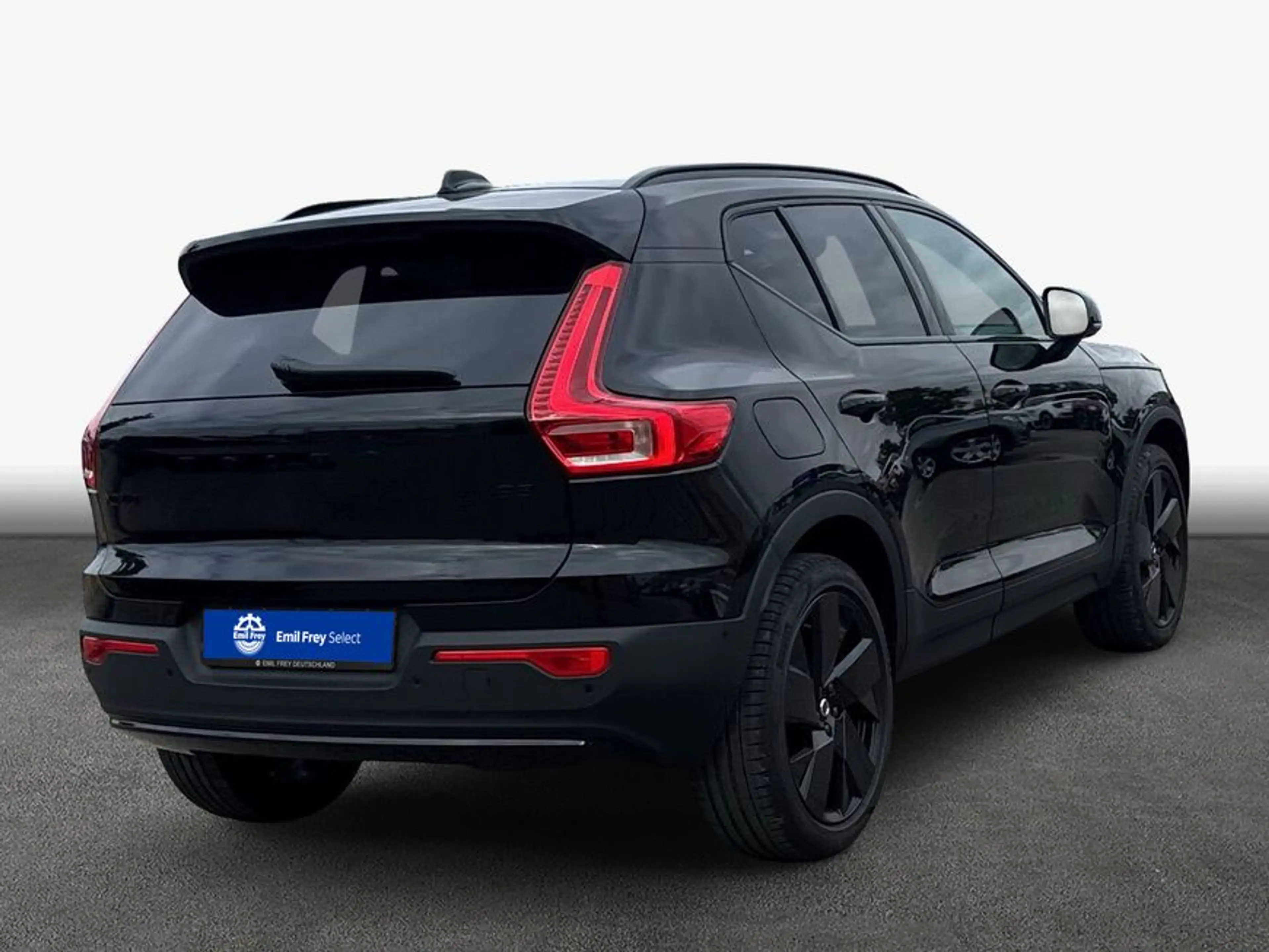 Volvo XC40 XC40 B3 B DKG Plus Black Edition — photo 2