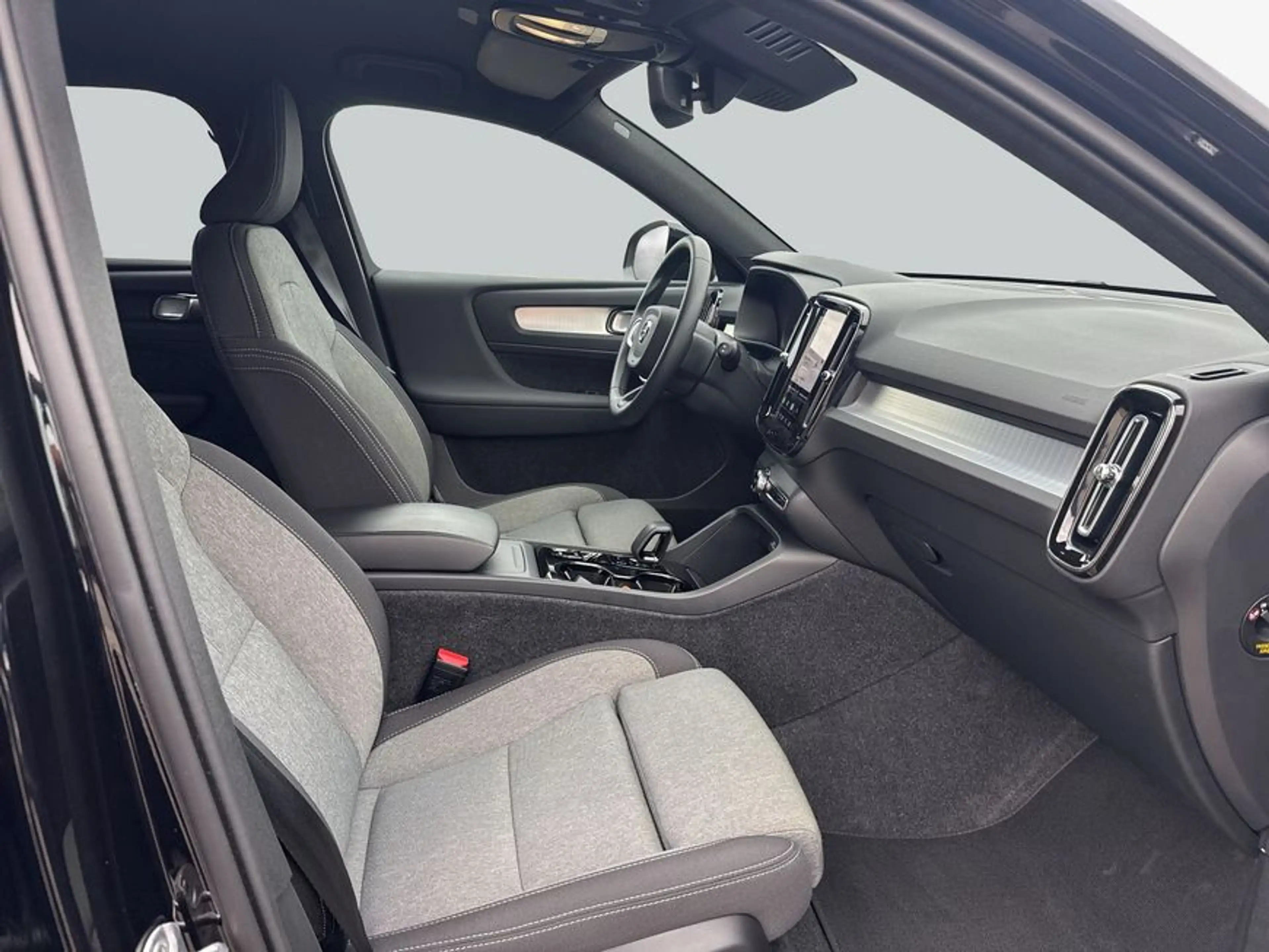 Volvo XC40 XC40 B3 B DKG Plus Black Edition — photo 12