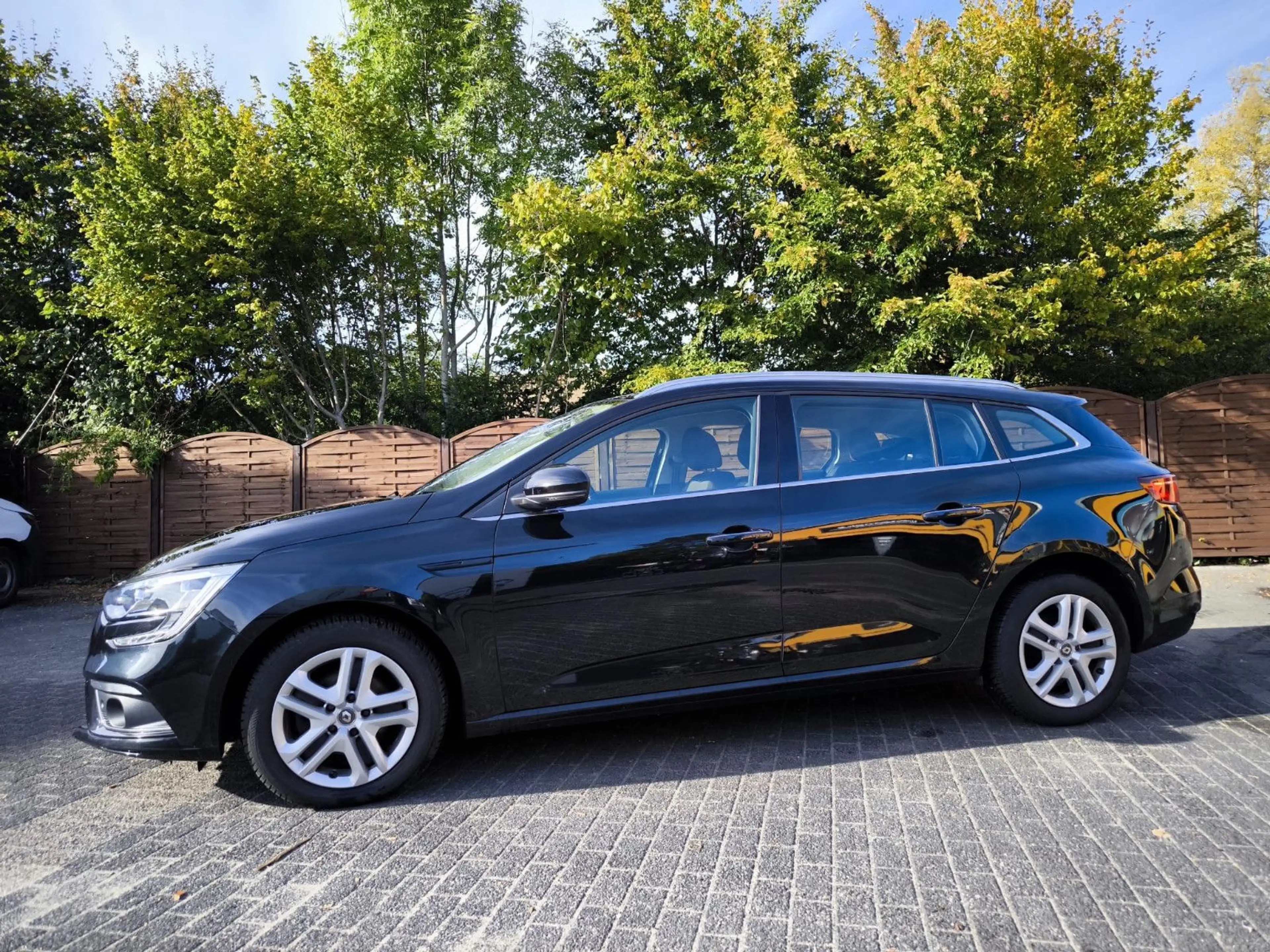 Renault Megane IV Grandtour Business Edition — photo 2