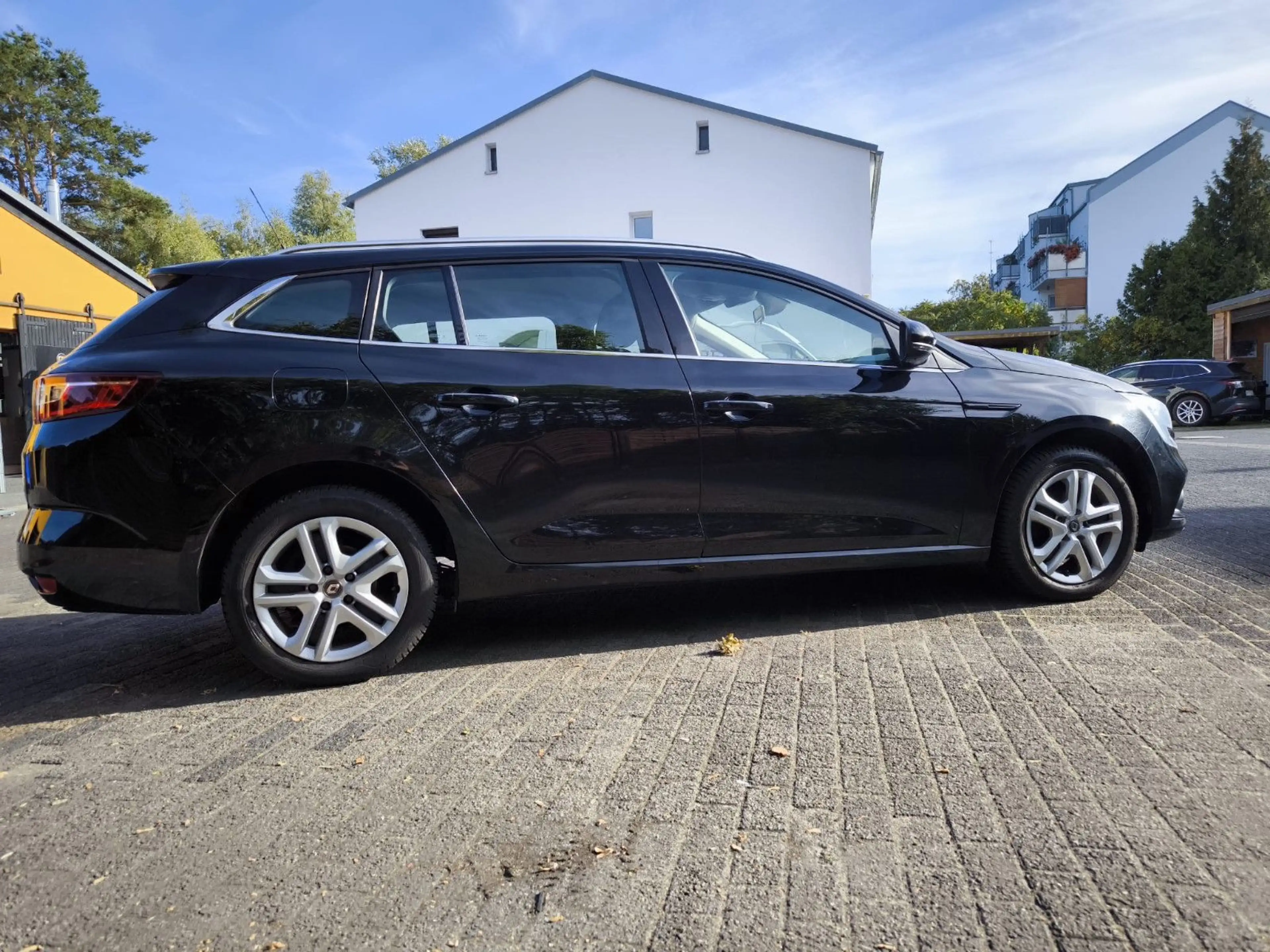 Renault Megane IV Grandtour Business Edition — photo 3