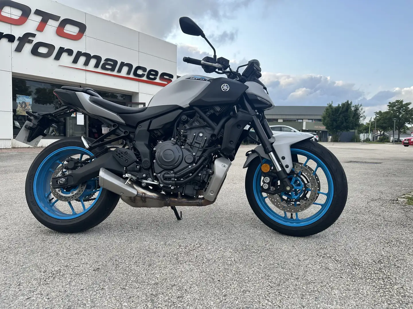 Yamaha MT-07 Gris - 1